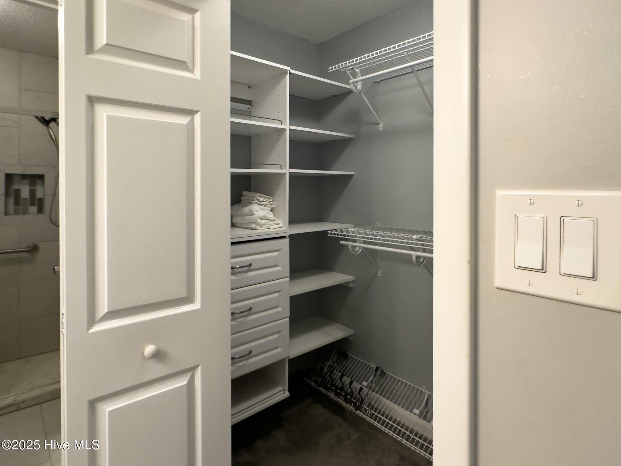 6739 Irongate Drive B Property Photo 24