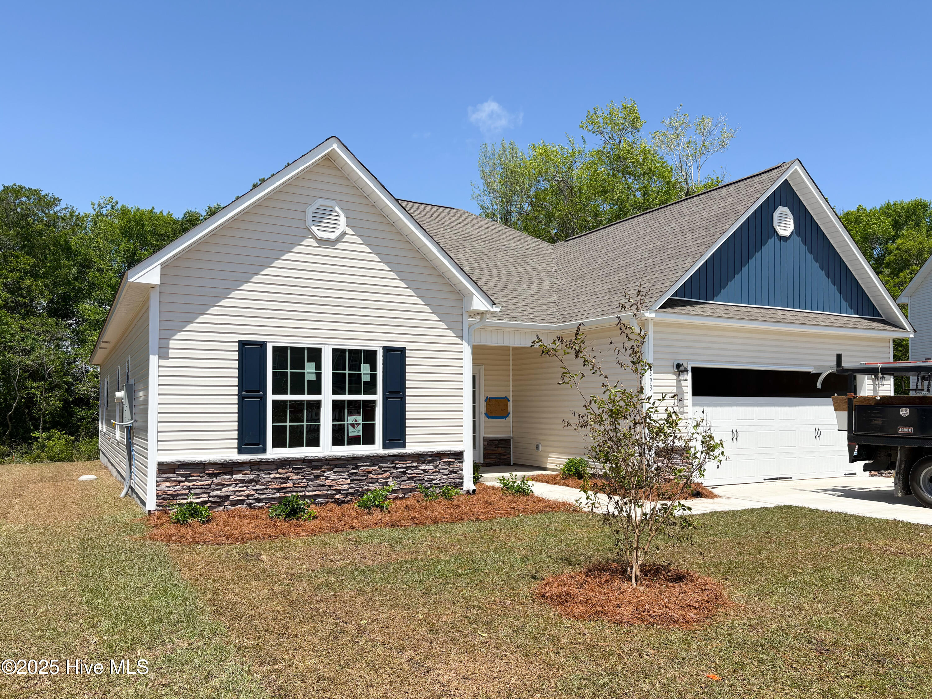 493 Pebble Shore Drive Property Photo 1