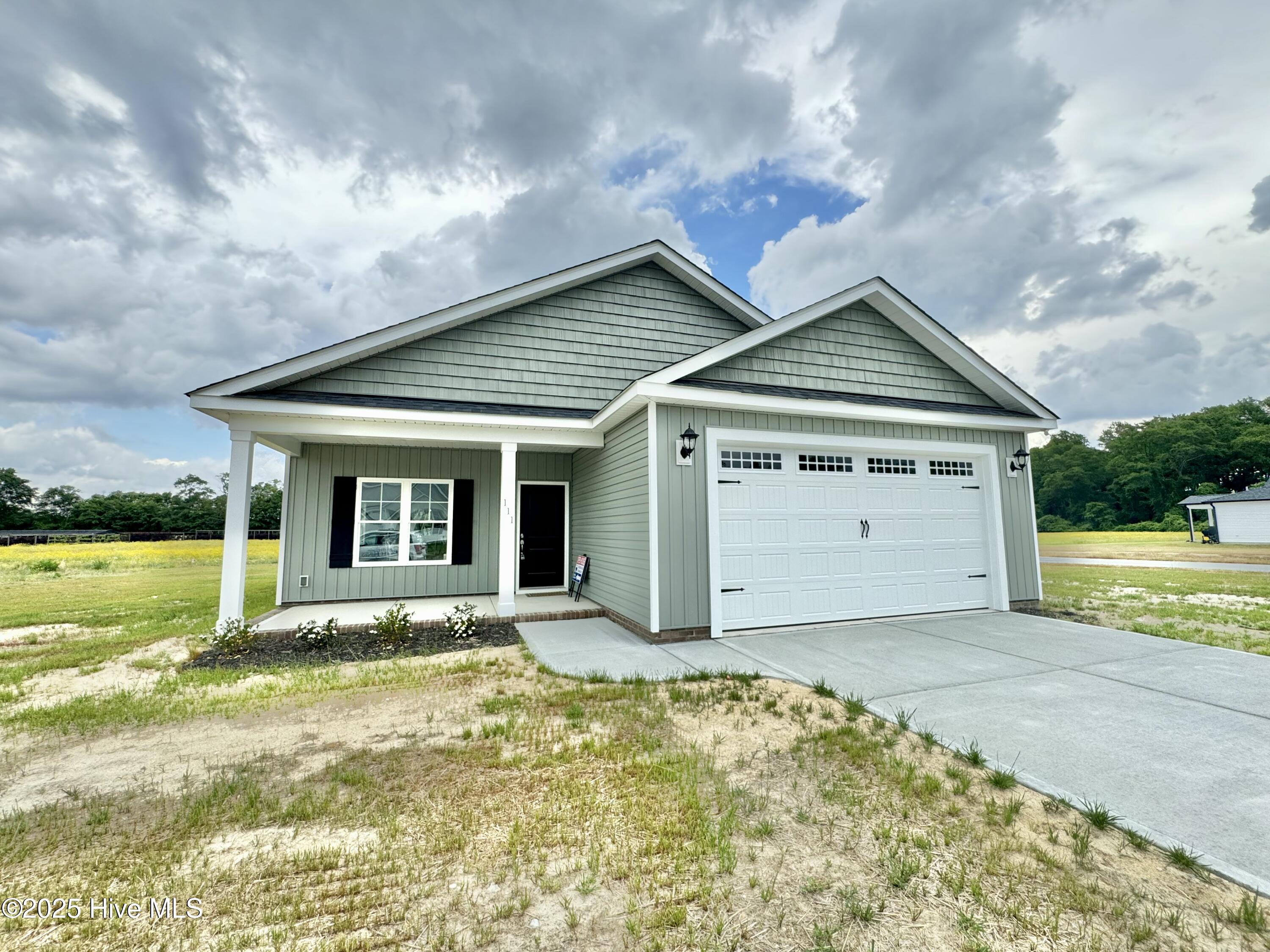 111 E Sillinger Drive Property Photo 4