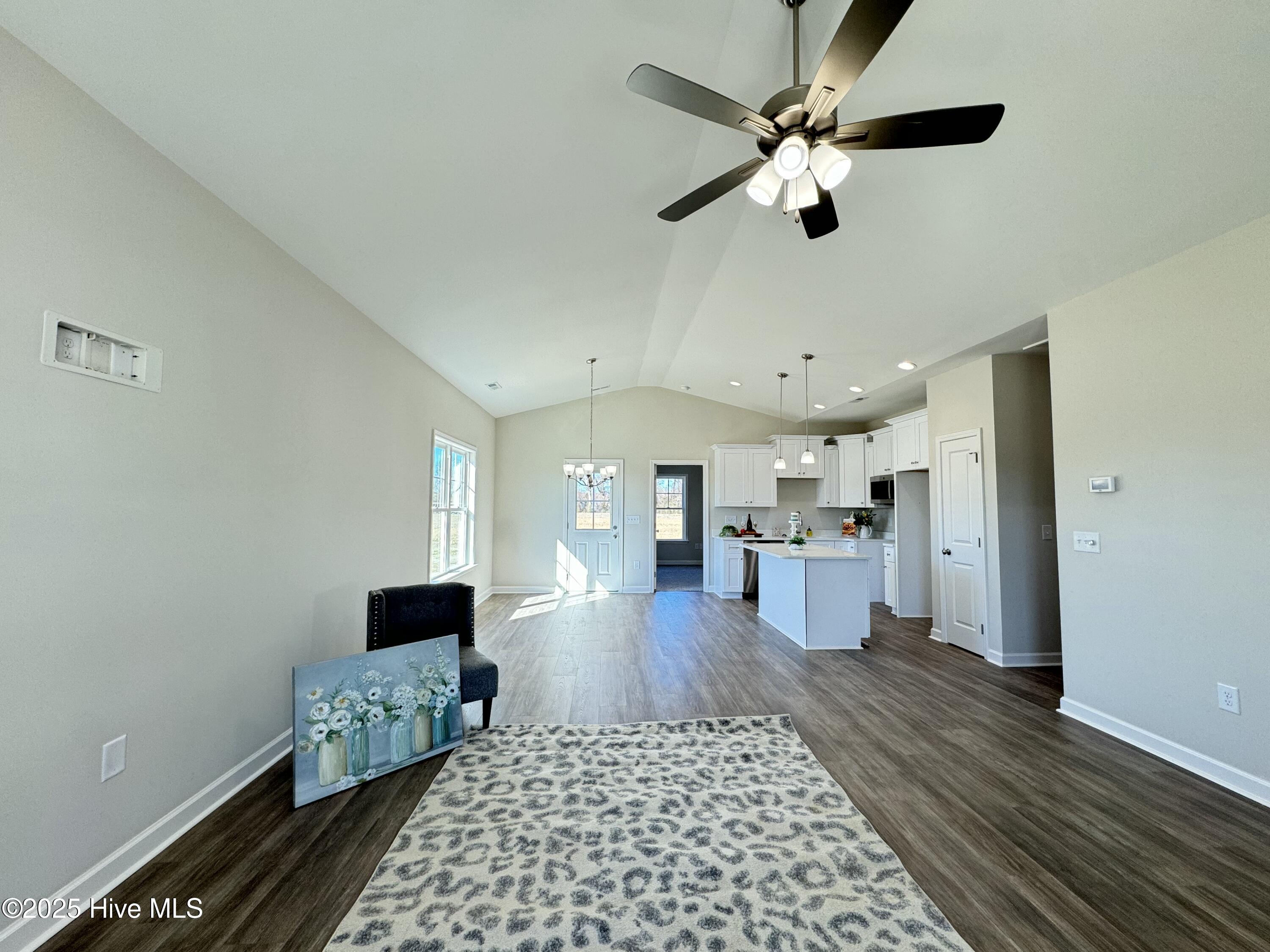 111 E Sillinger Drive Property Photo 9