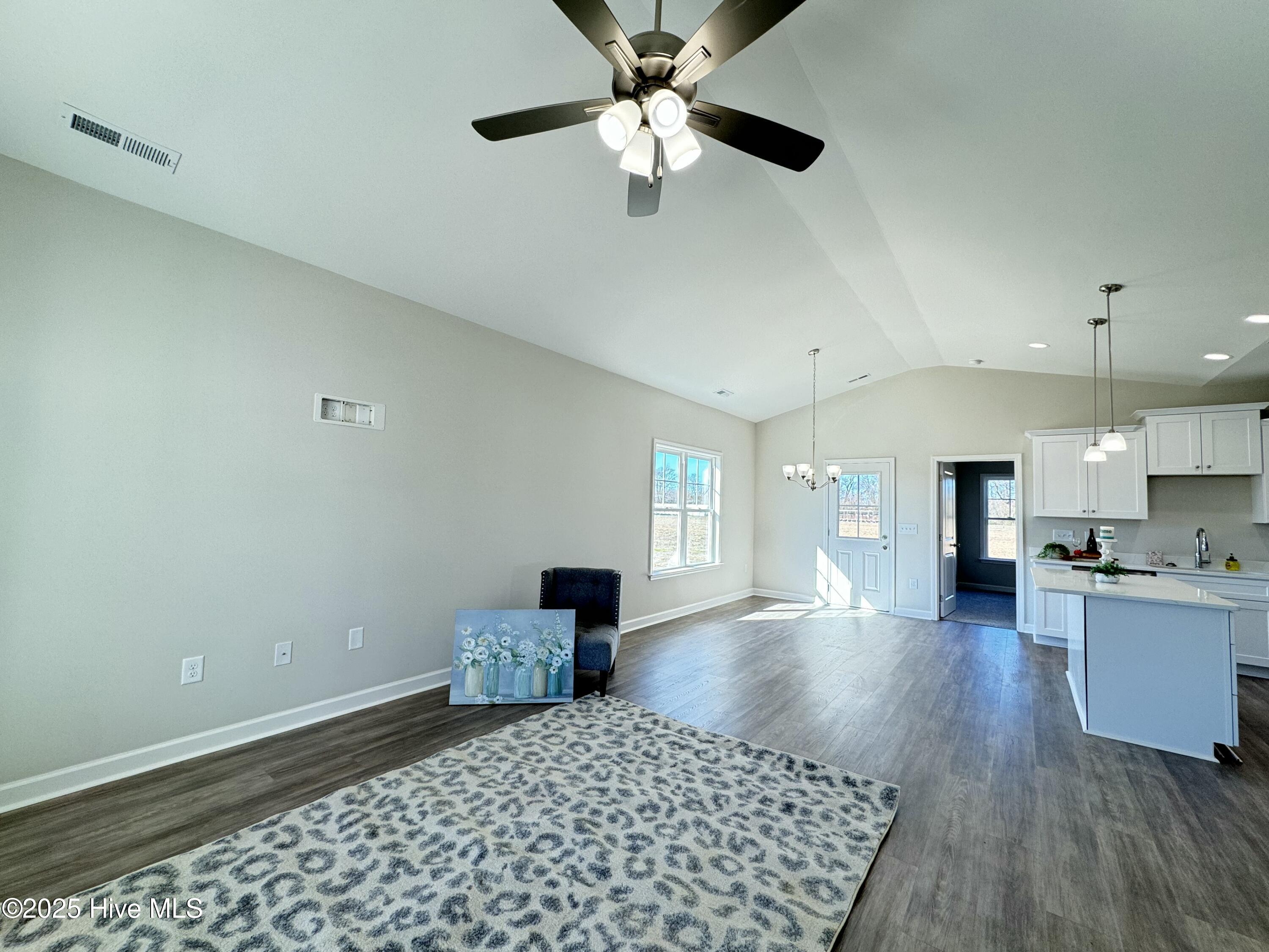 111 E Sillinger Drive Property Photo 10