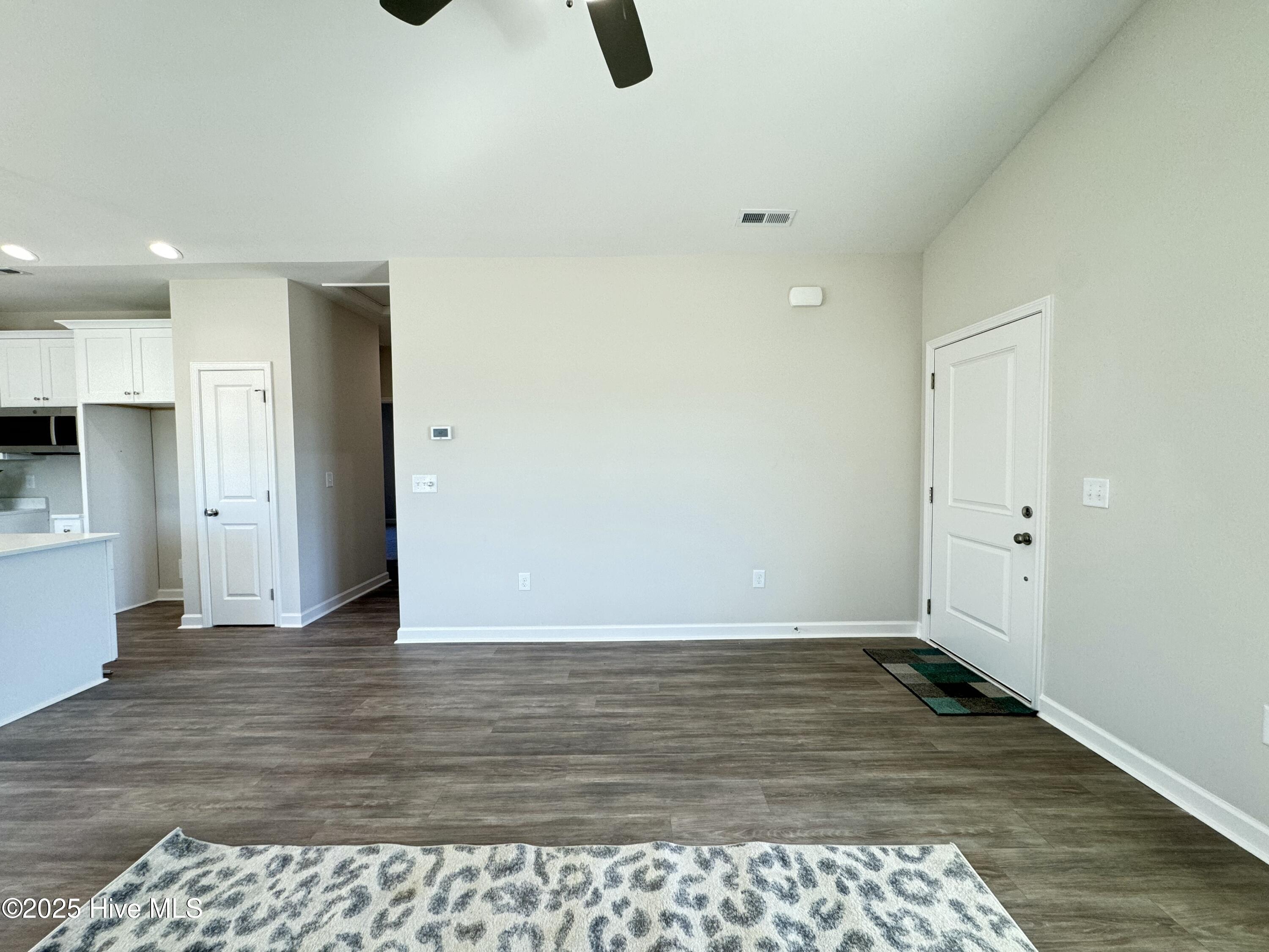 111 E Sillinger Drive Property Photo 11