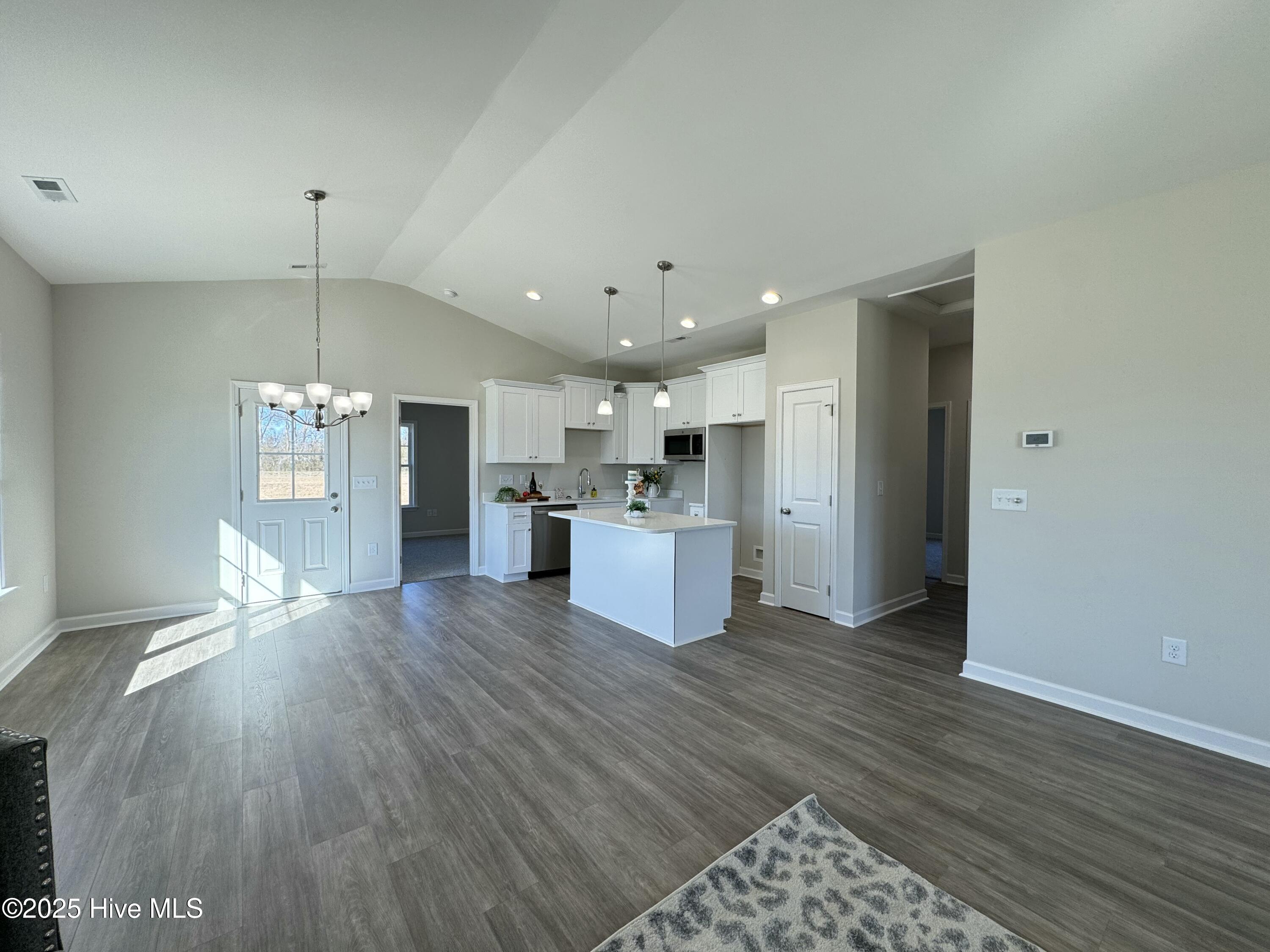 111 E Sillinger Drive Property Photo 12