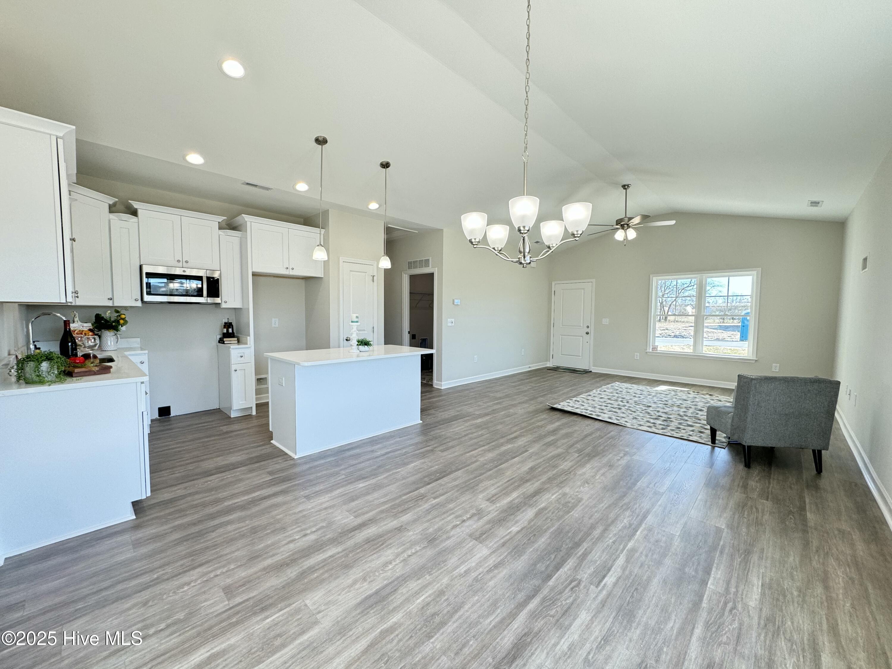 111 E Sillinger Drive Property Photo 14