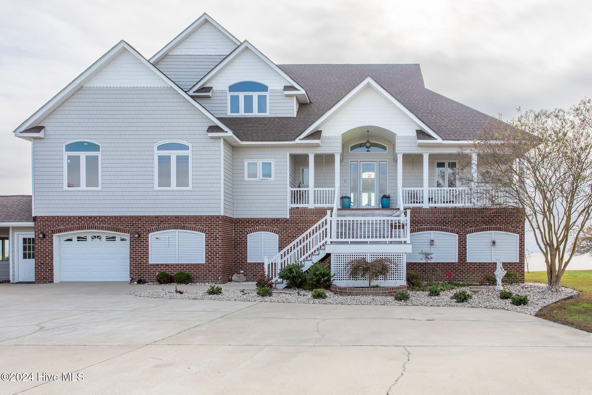127 Pelican Court Property Photo 2
