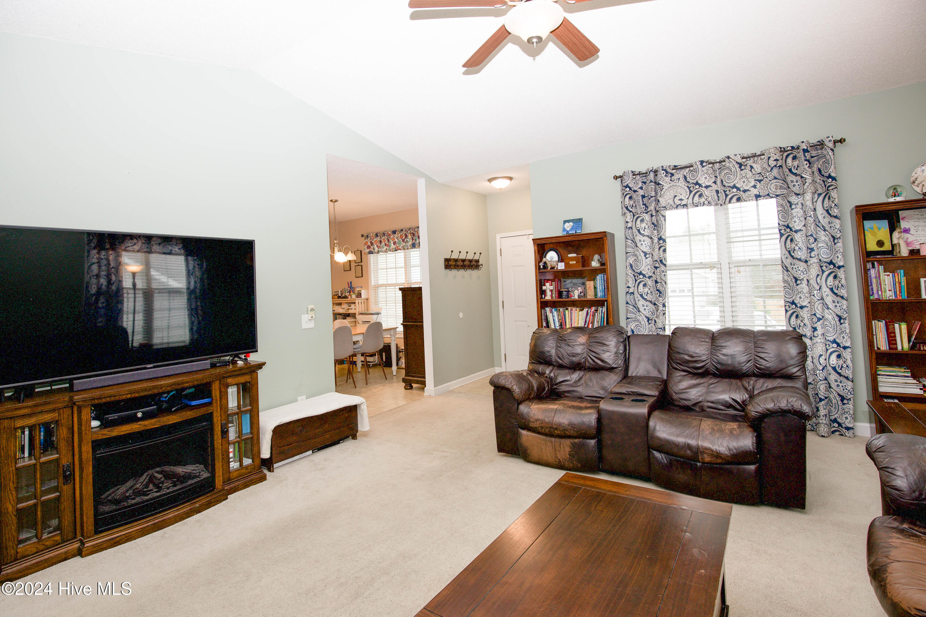 240 Savannah Garden Drive Property Photo 4