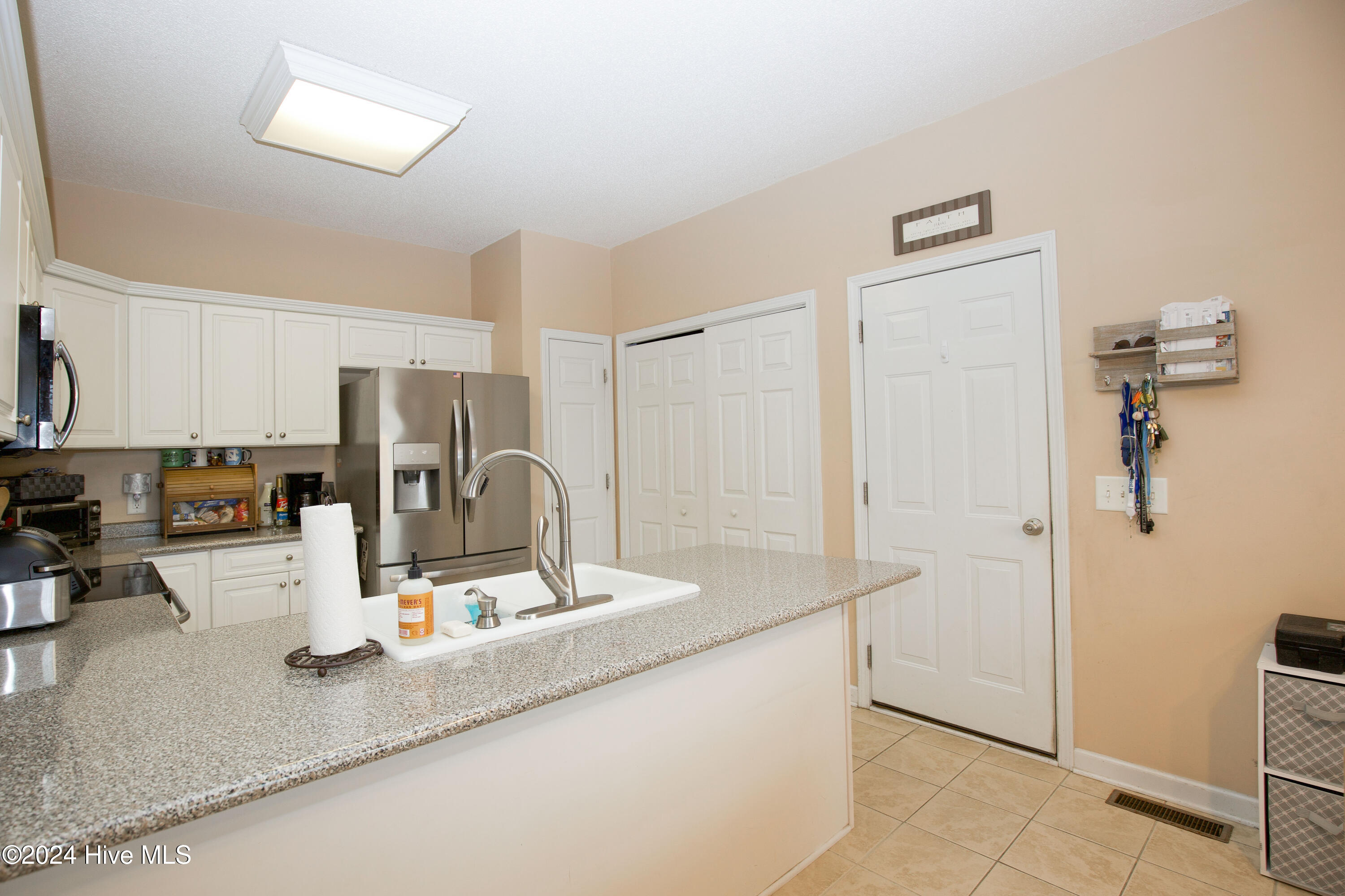 240 Savannah Garden Drive Property Photo 8