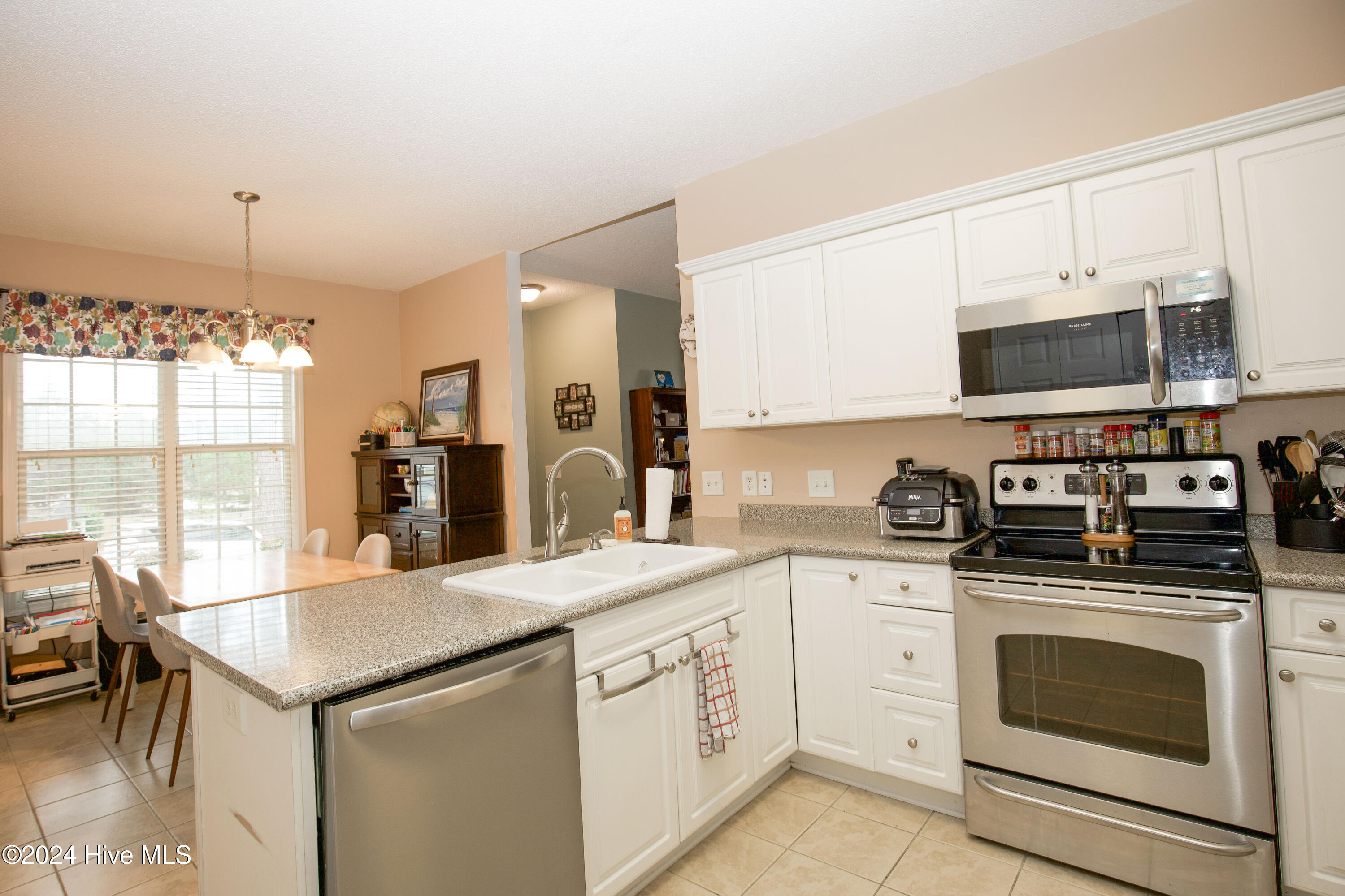 240 Savannah Garden Drive Property Photo 11