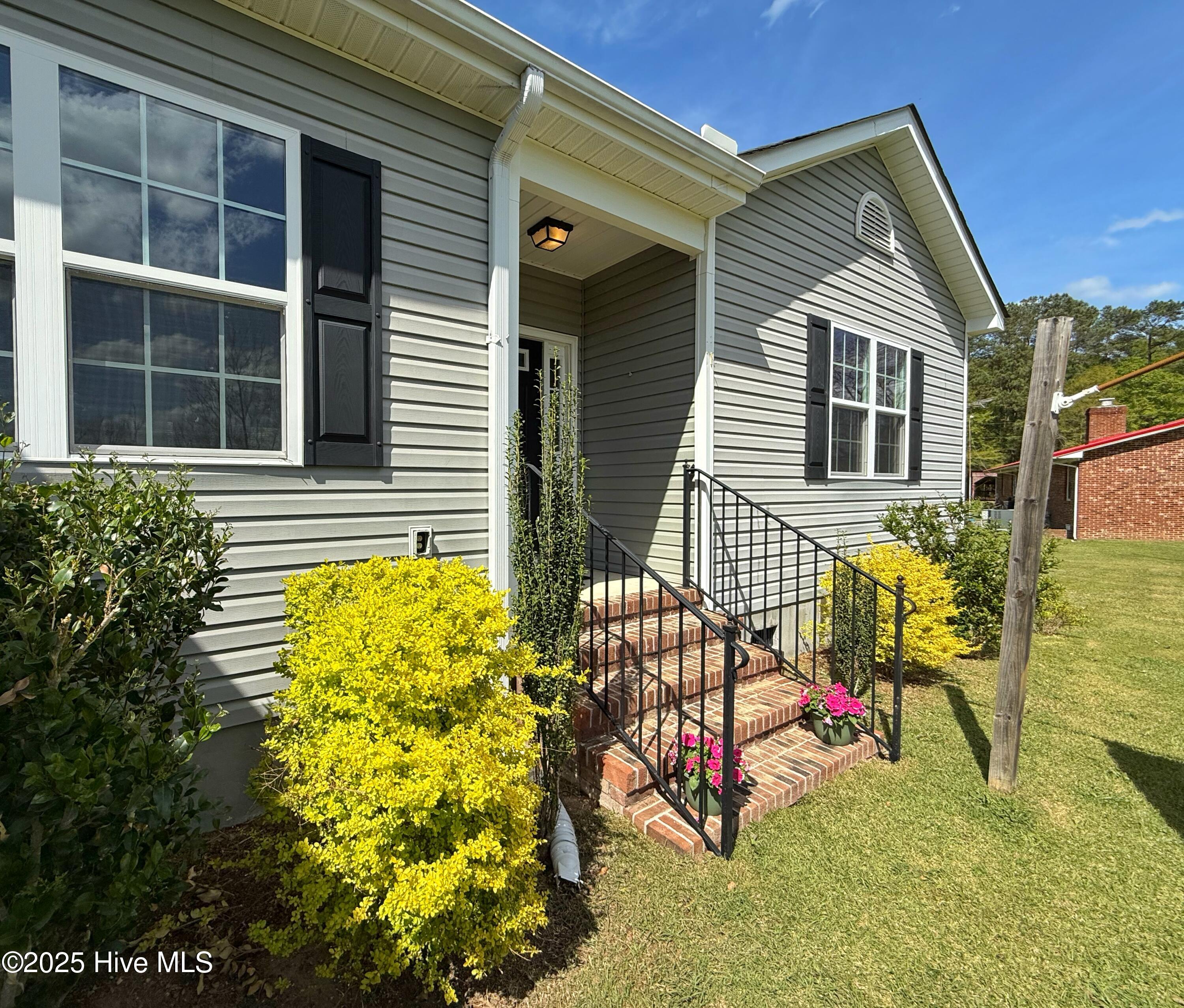 1535 Ghio Road Property Photo 8
