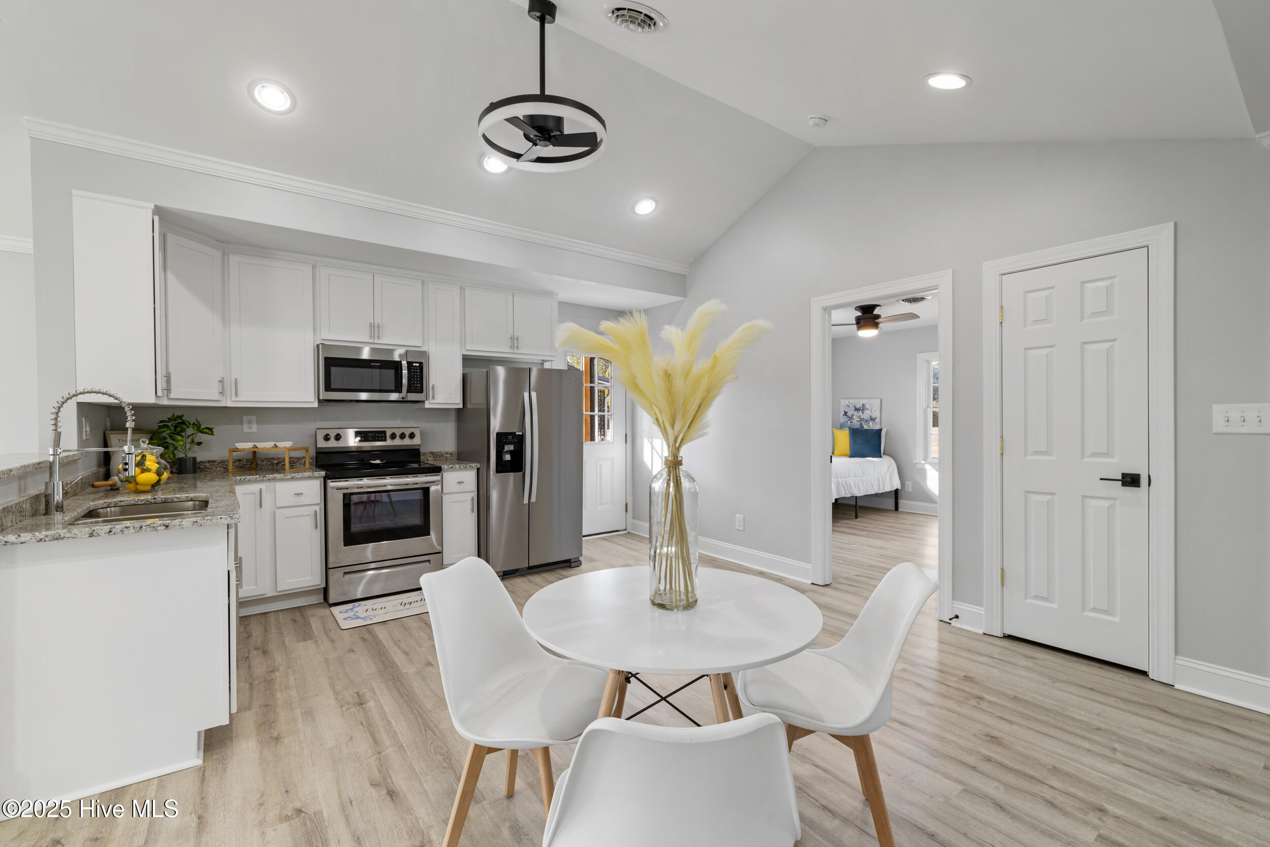 208 N Forbes Street Property Photo 6