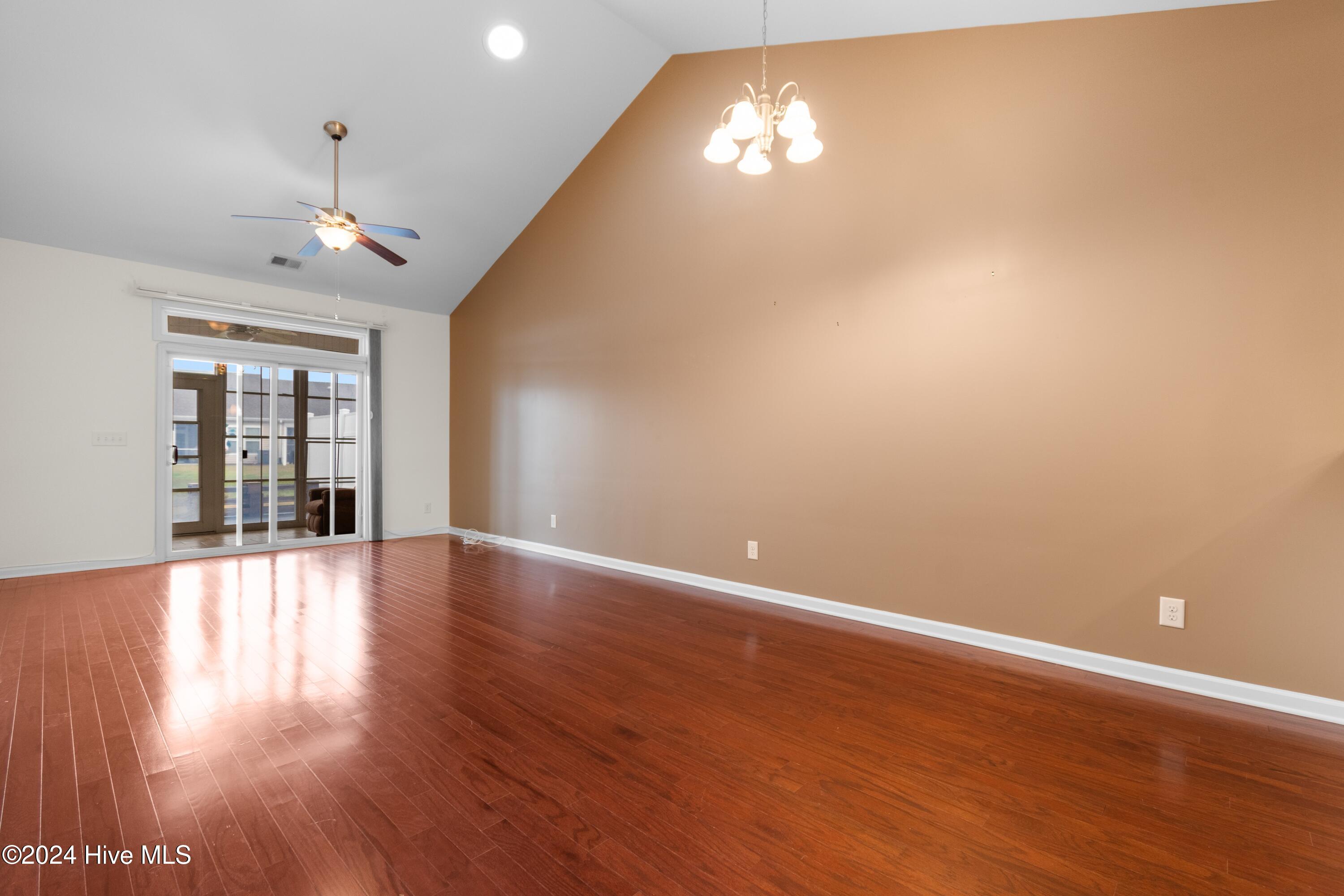 1562 Palmina Loop Property Photo 8