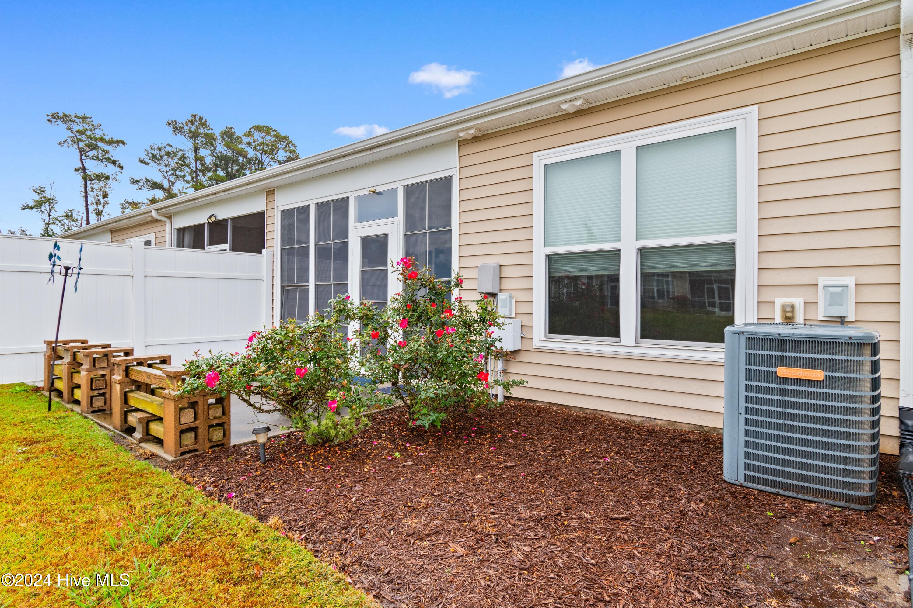 1562 Palmina Loop Property Photo 33