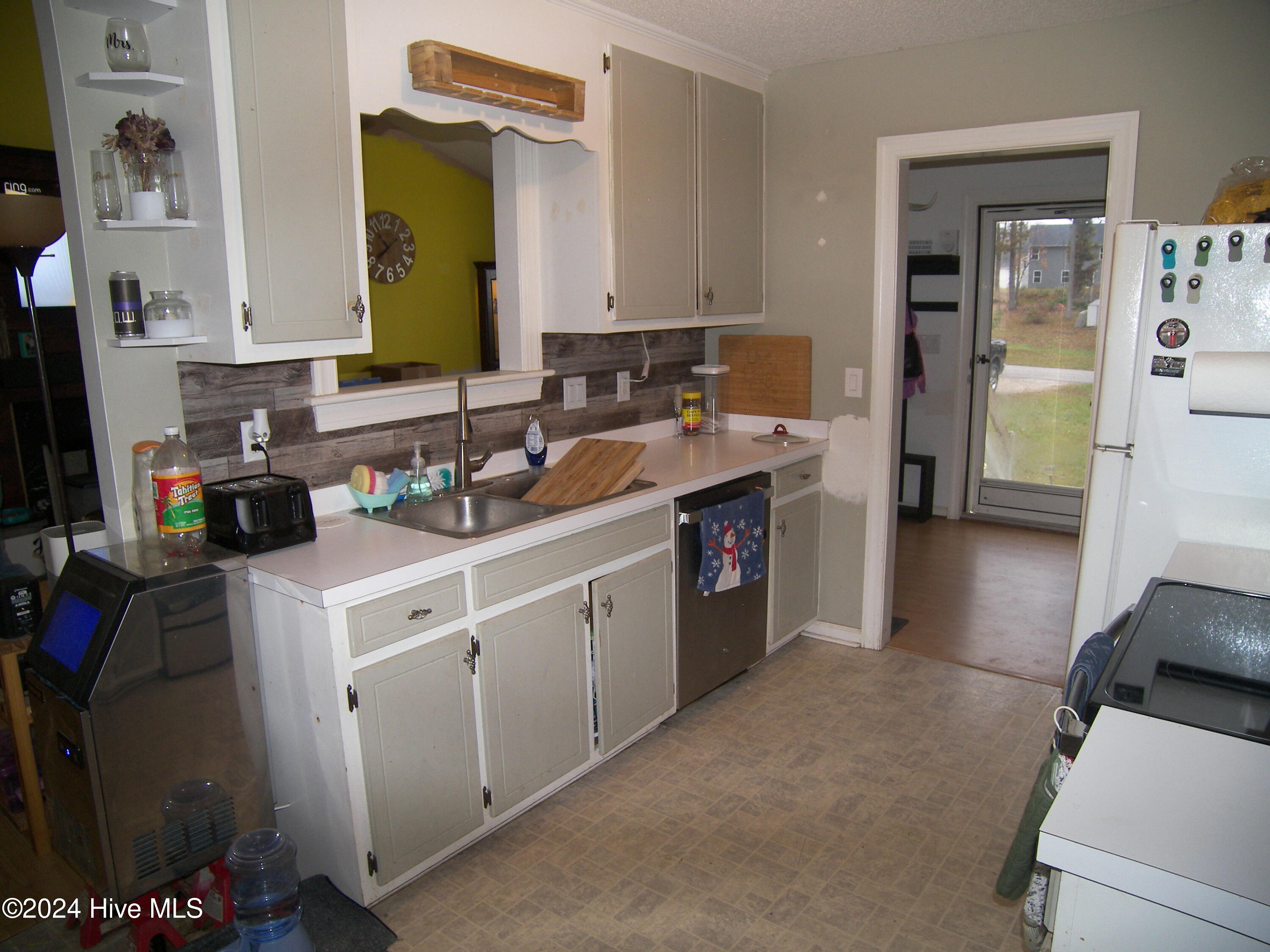 601 N Walnut Street Property Photo 4