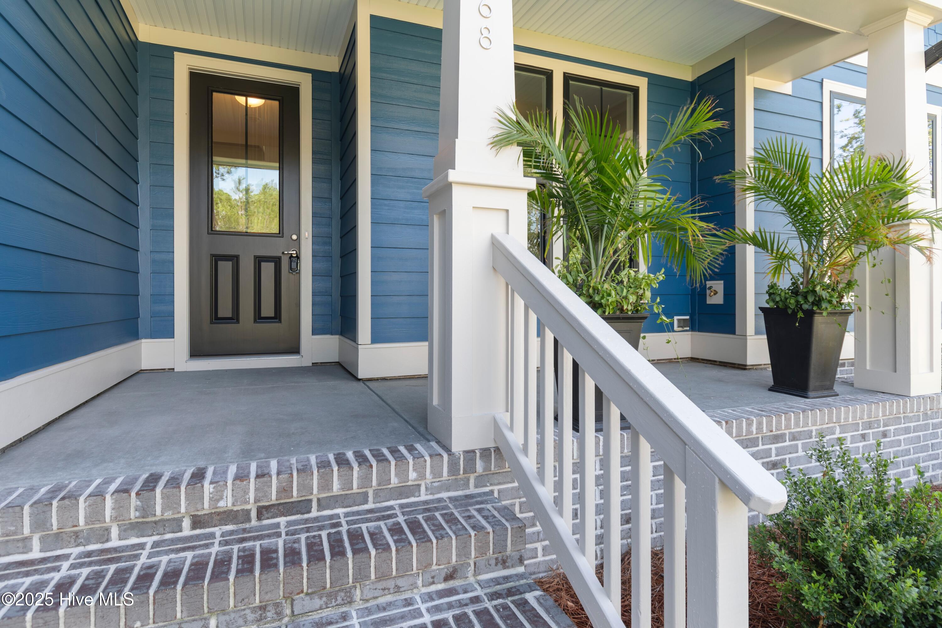 668 Breezewood Drive Property Photo 3