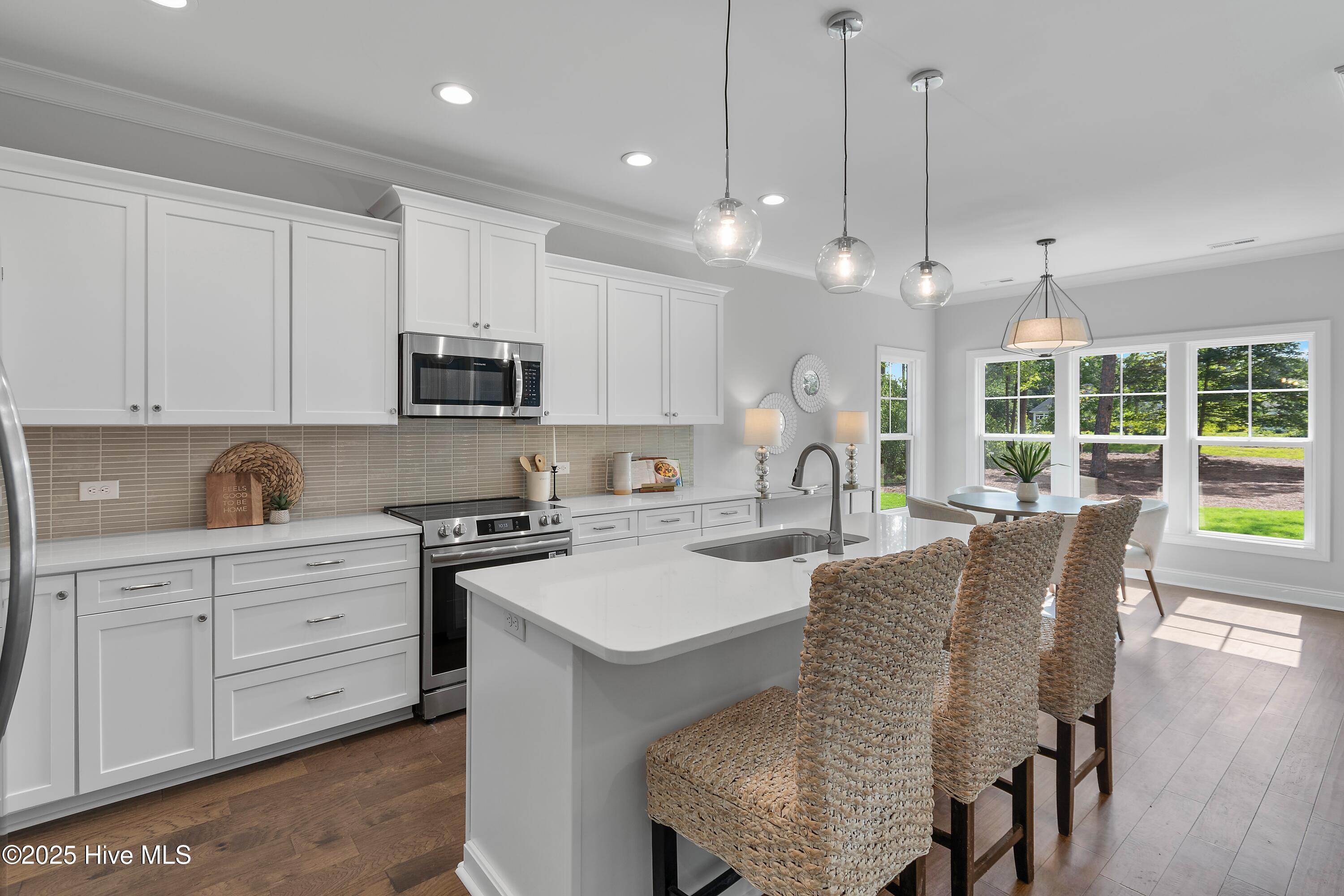 668 Breezewood Drive Property Photo 13