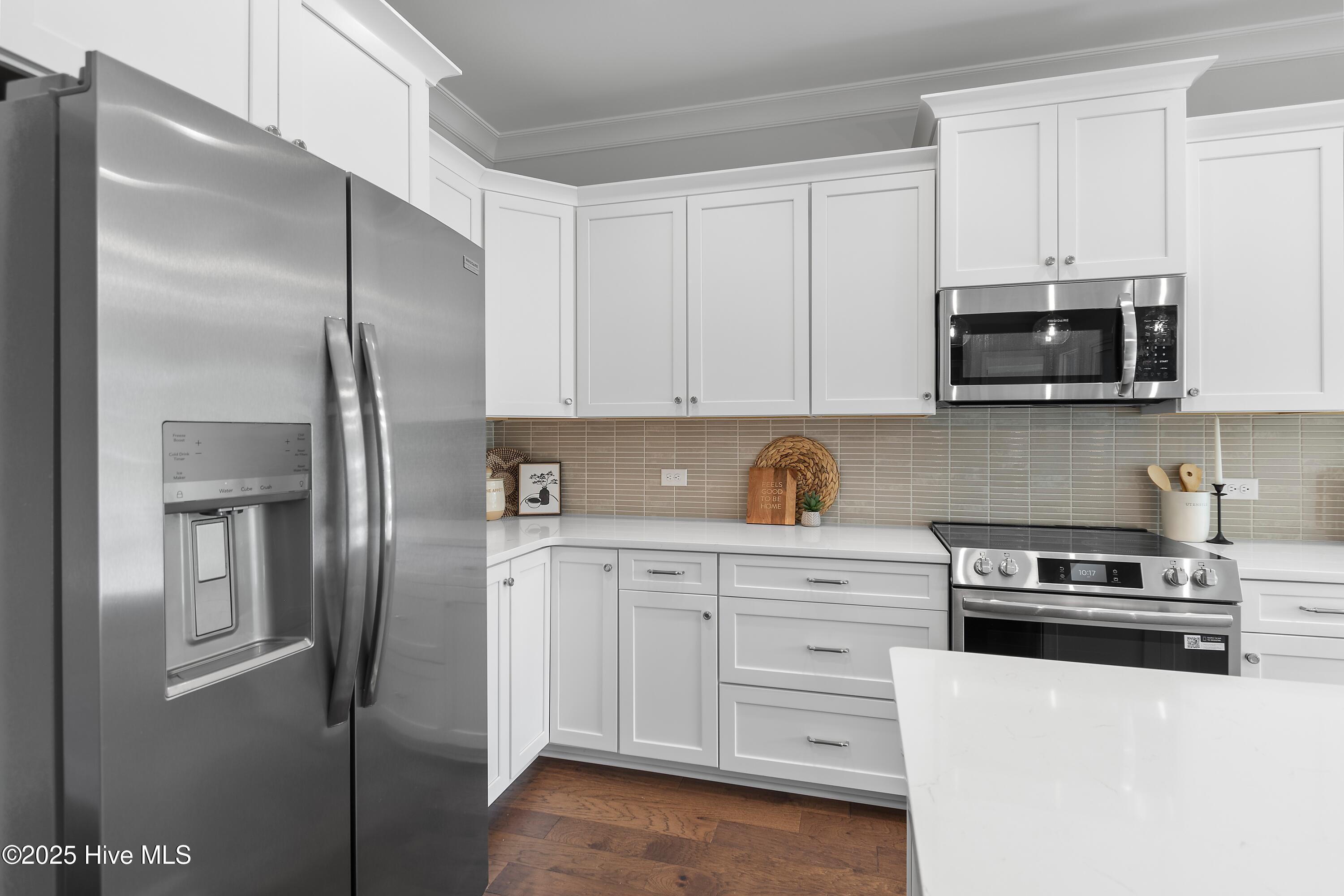 668 Breezewood Drive Property Photo 26