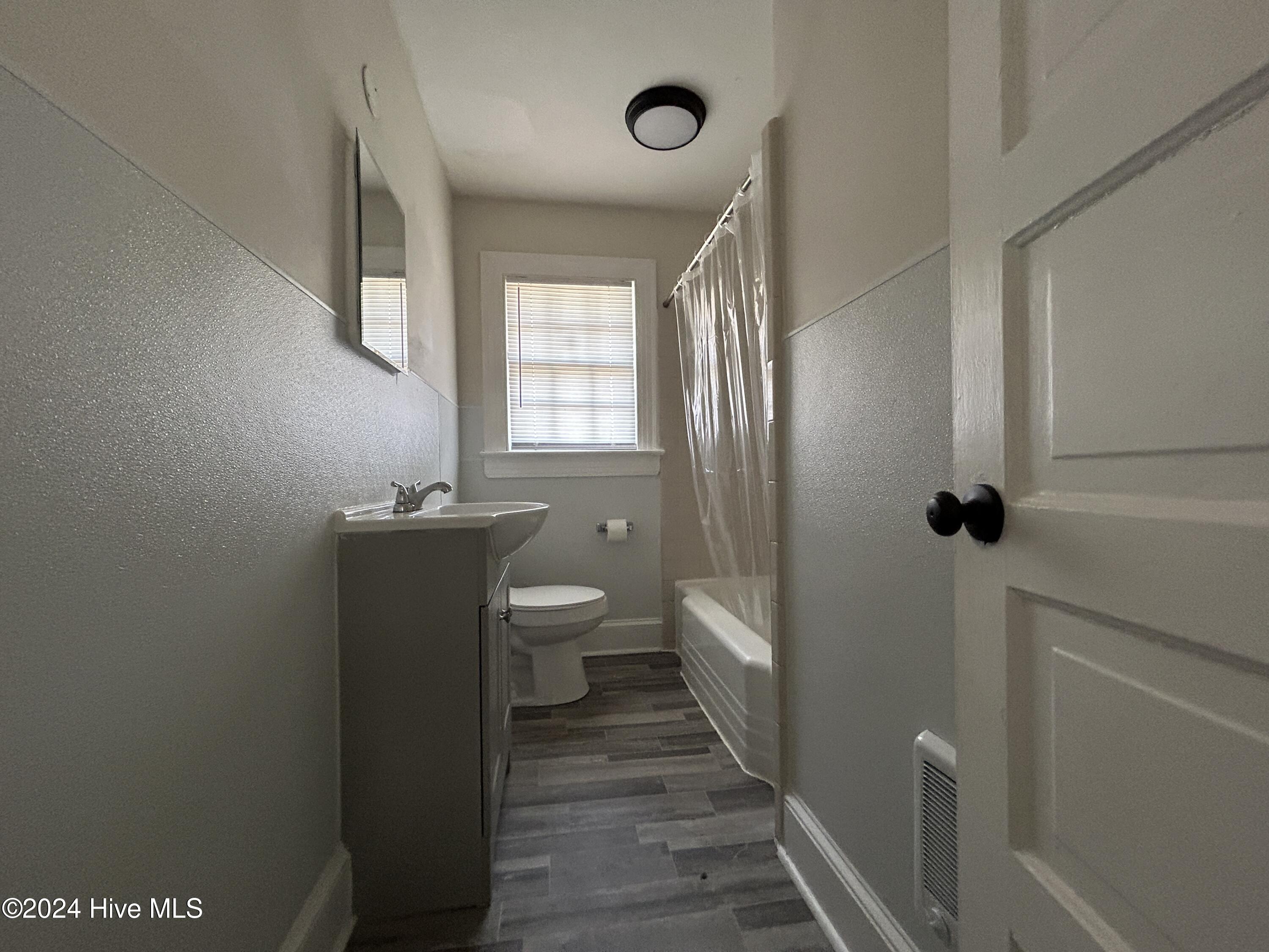 100 Howell Street Property Photo 9