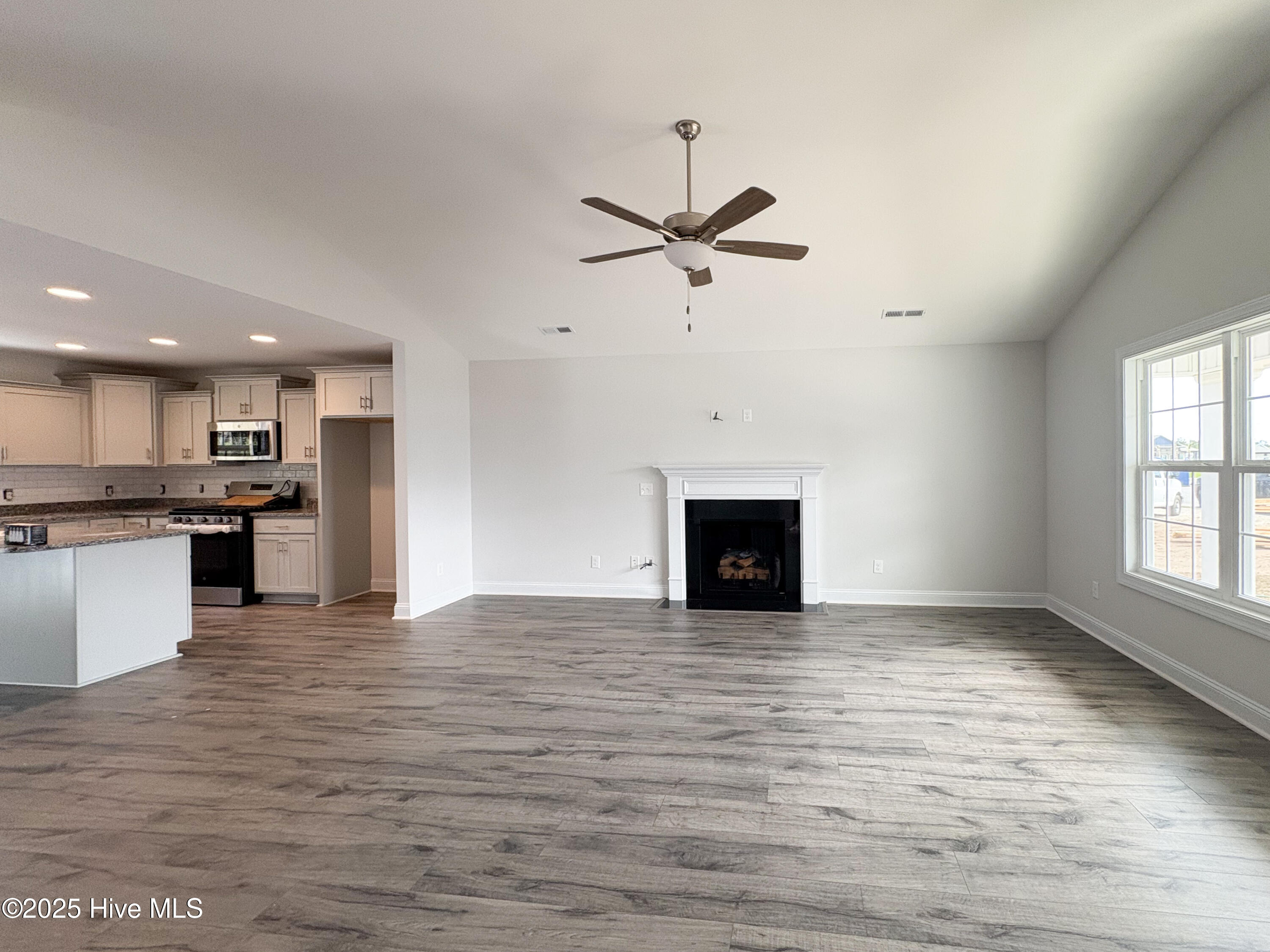 706 Ellabond Street Property Photo 2