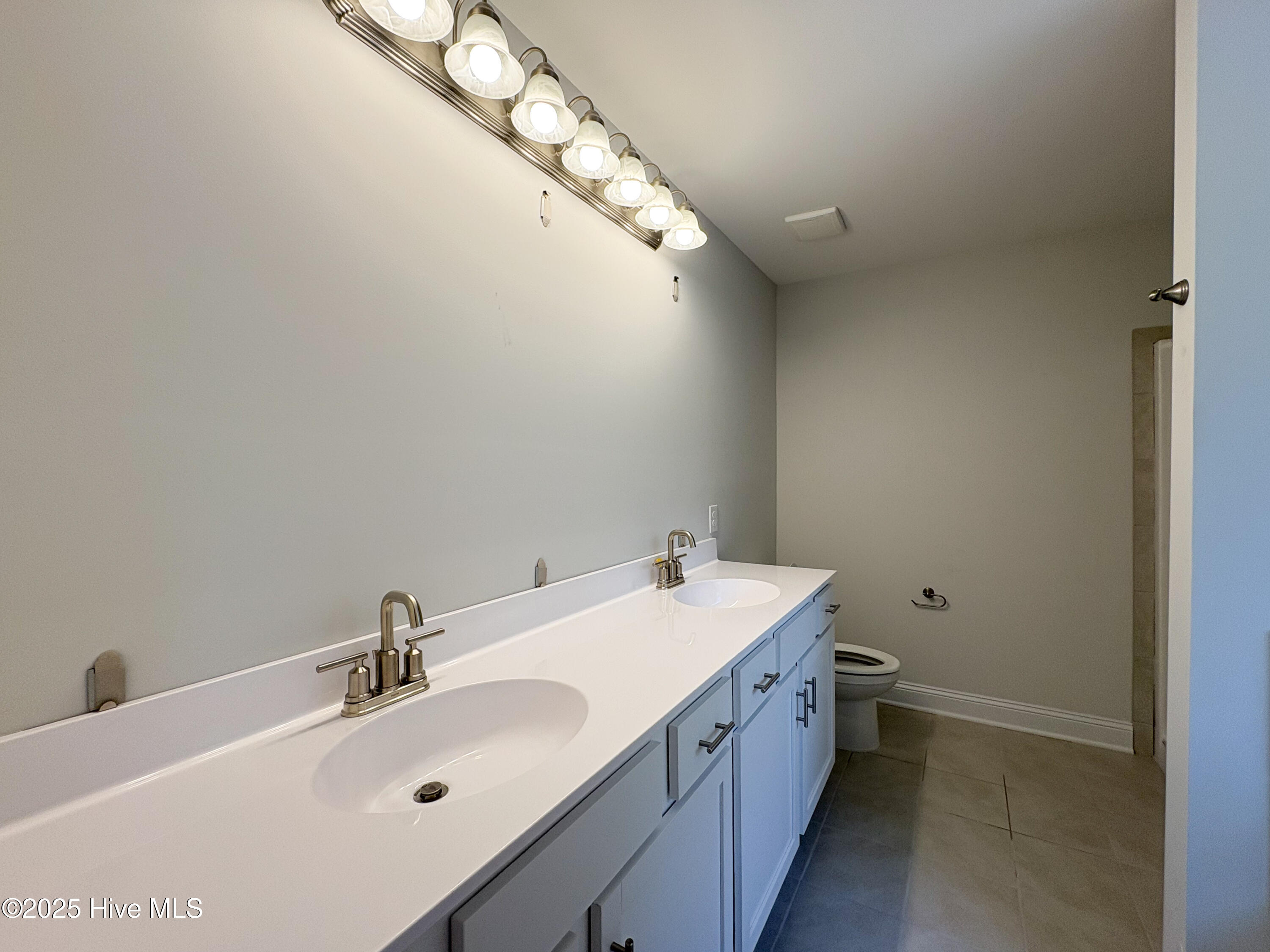 706 Ellabond Street Property Photo 7