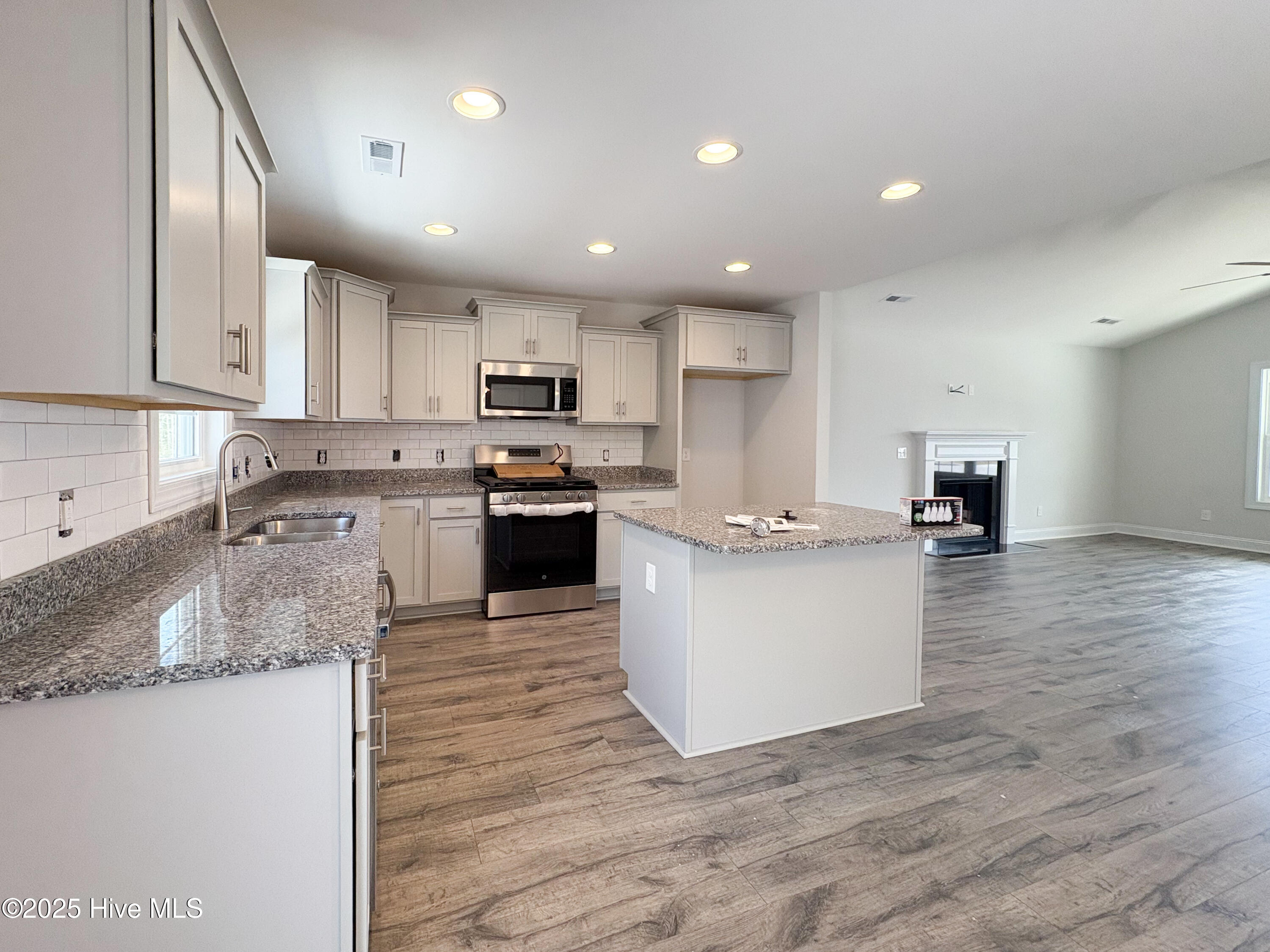 706 Ellabond Street Property Photo 10