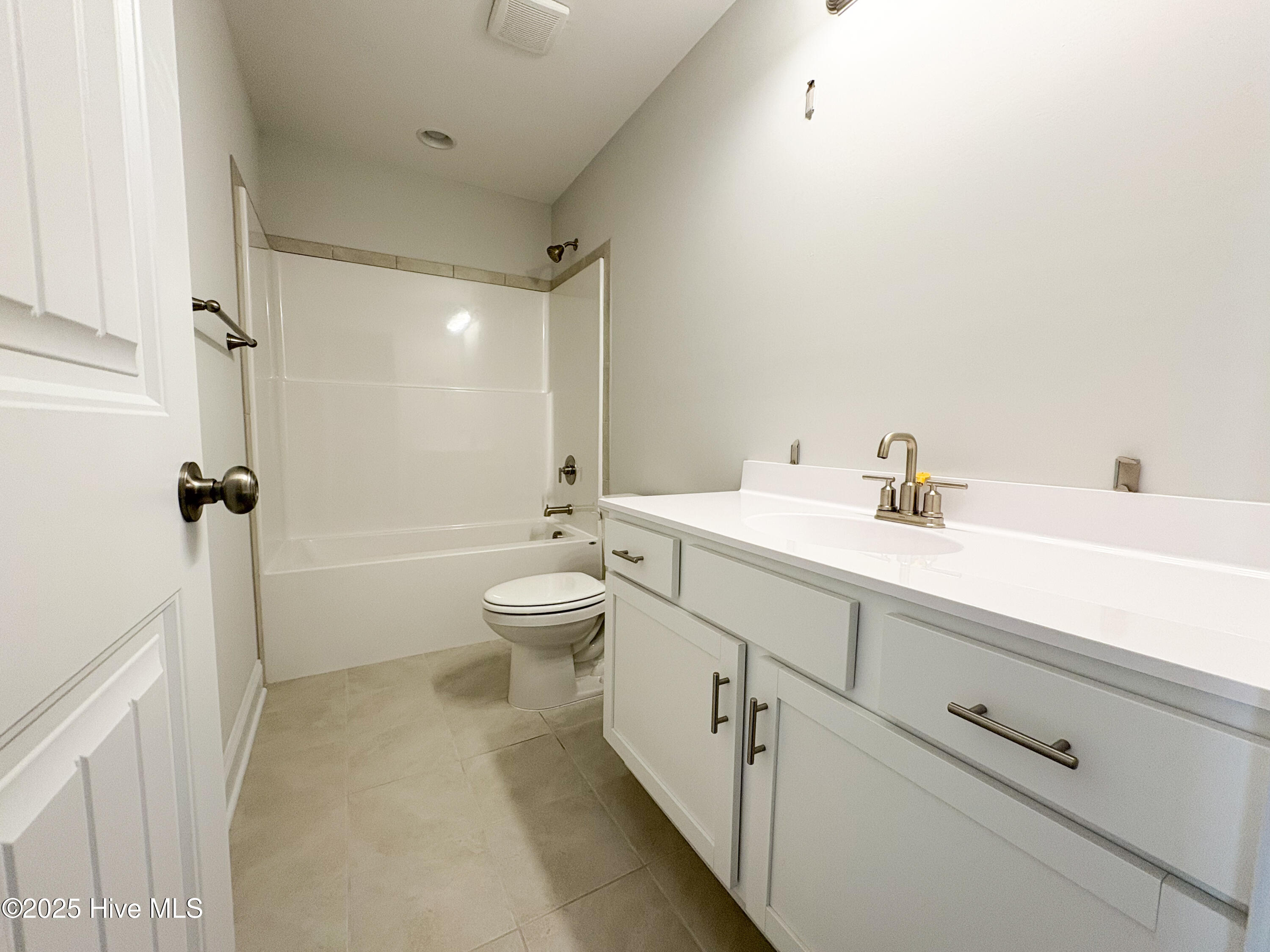 706 Ellabond Street Property Photo 13