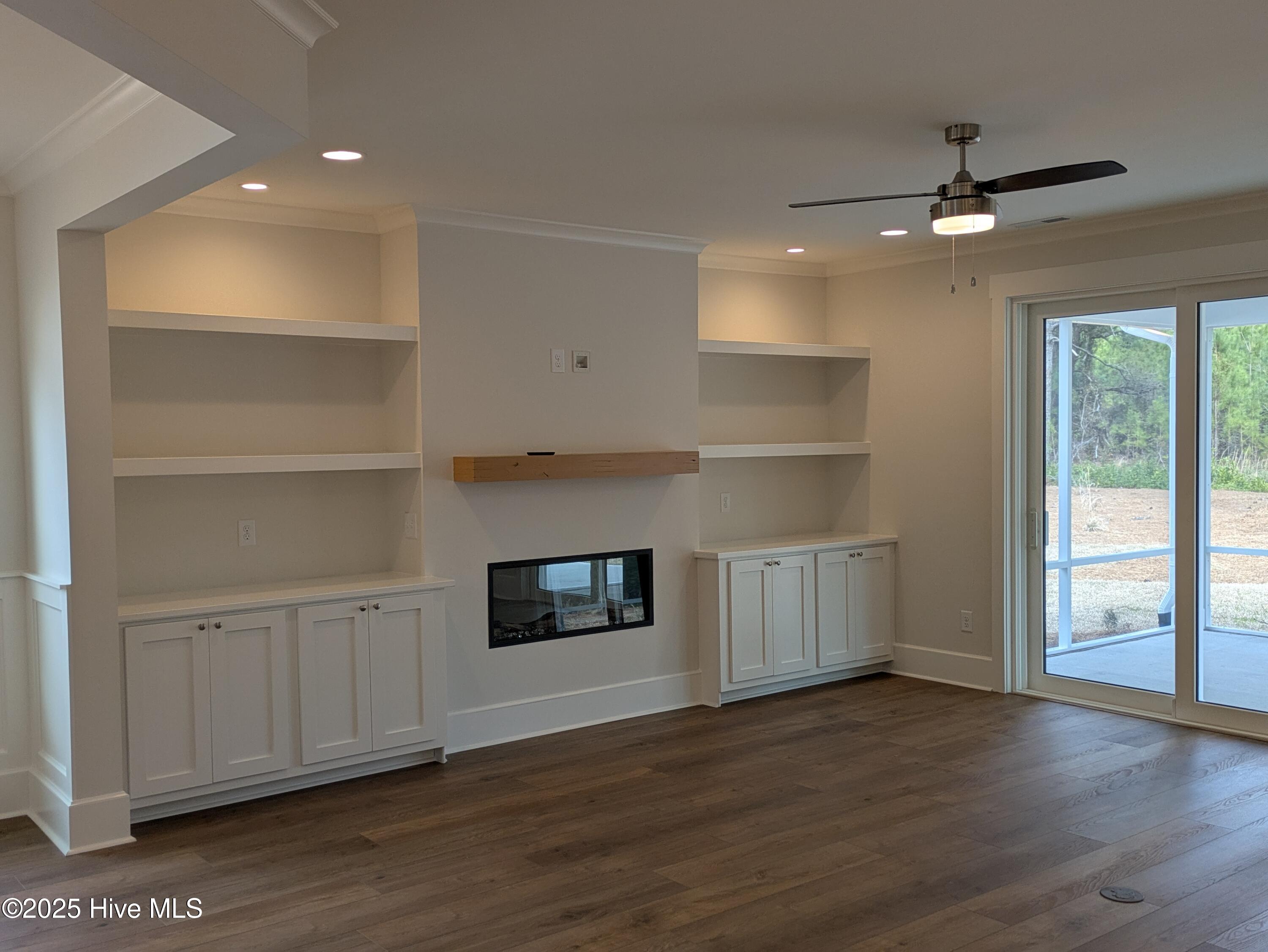 1023 Mayfair Way Property Photo 3