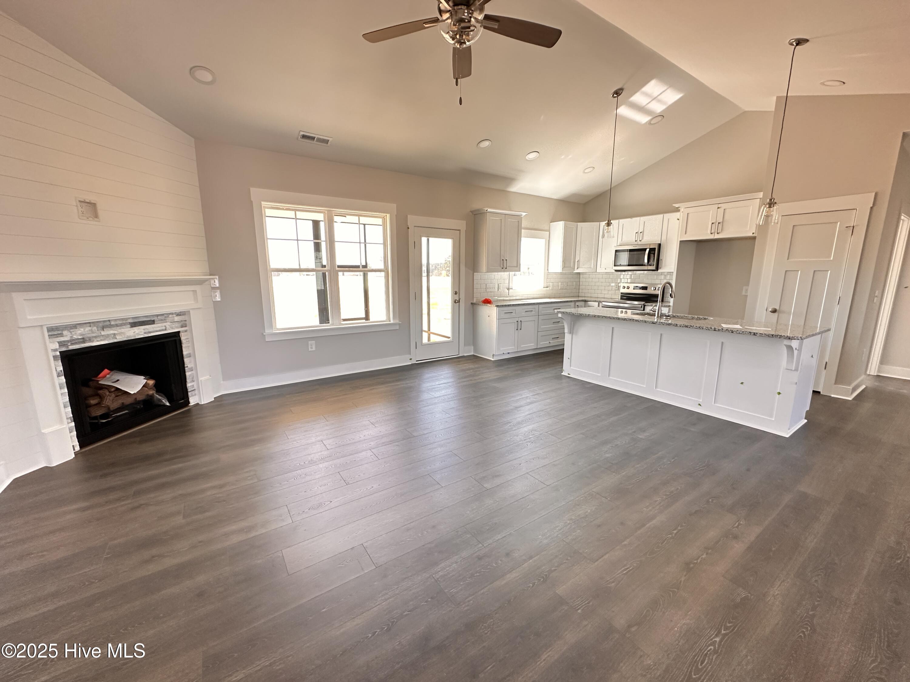 32 Tanseyleaf Drive Property Photo 4