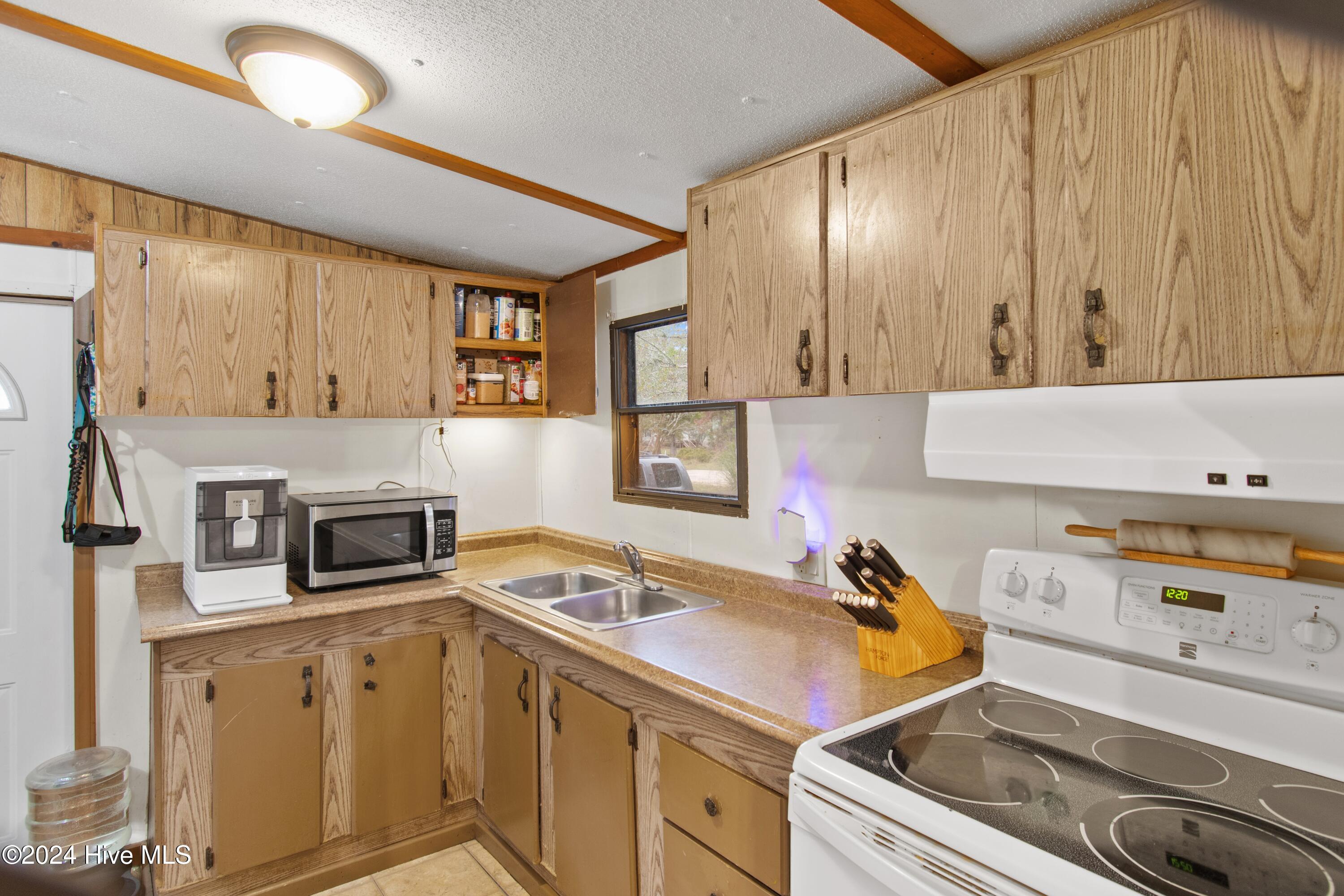 411 Baker Drive Property Photo 6