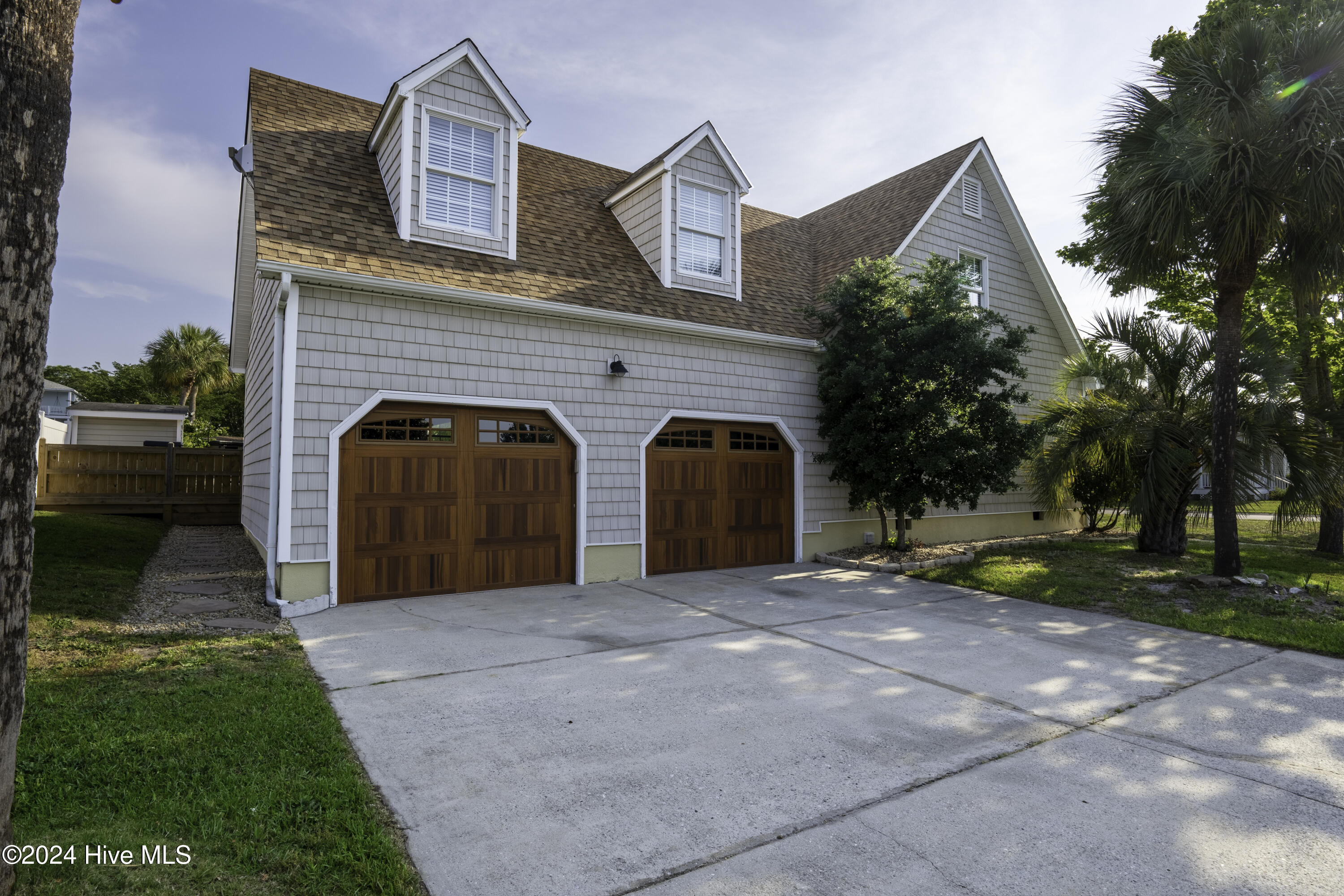 501-503 Birch Court Property Photo 4