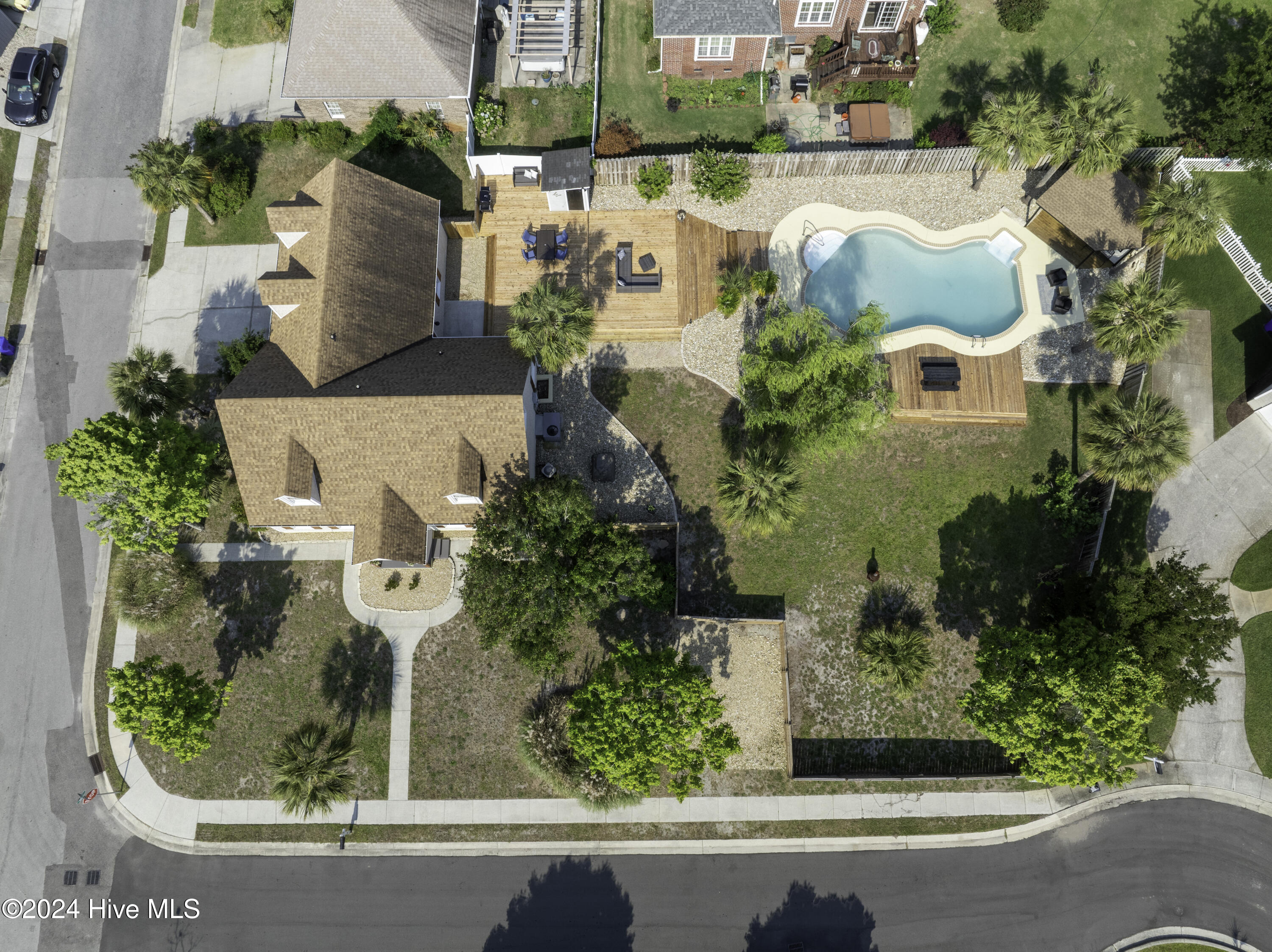 501-503 Birch Court Property Photo 5