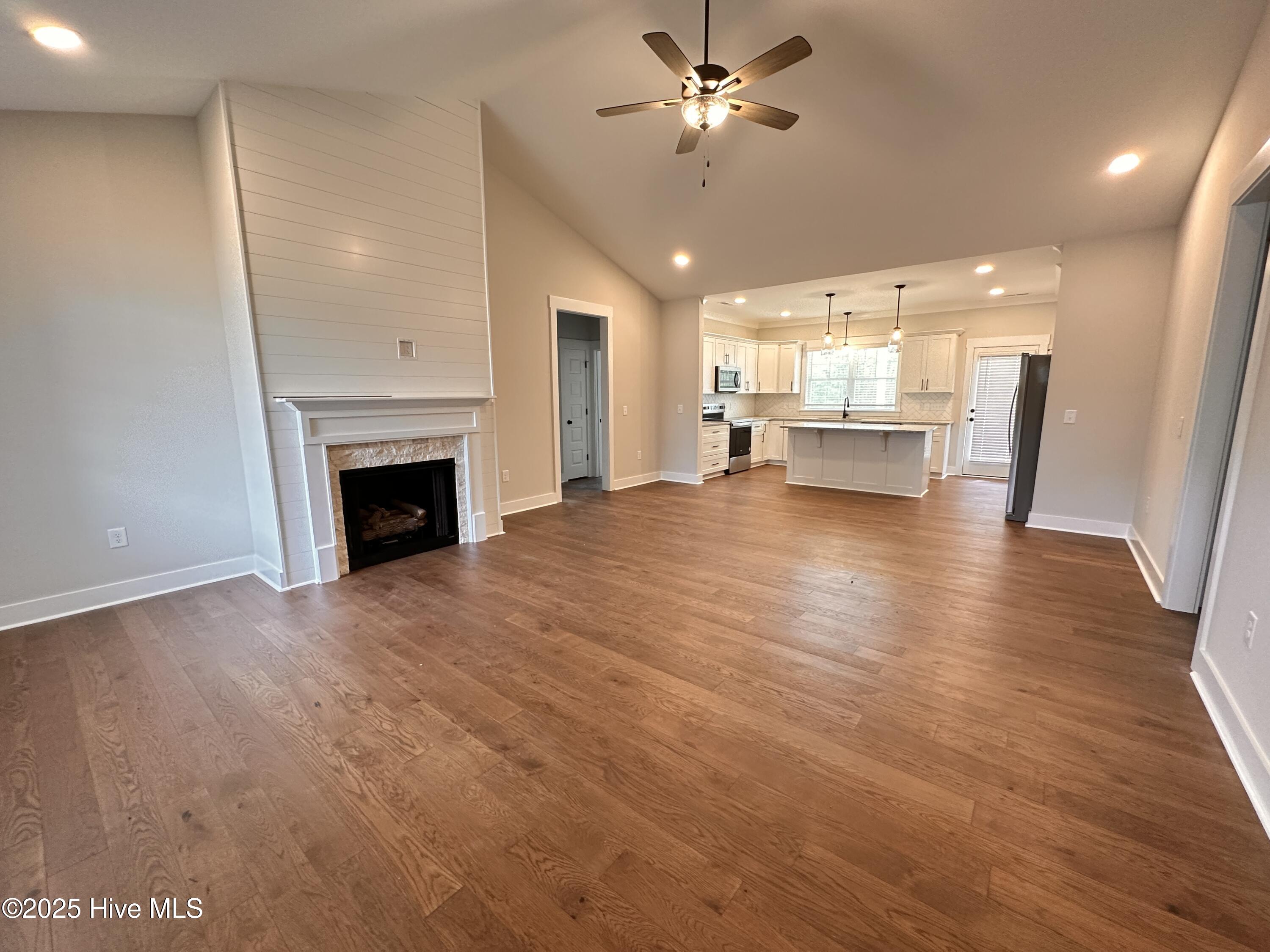 102 Roma Gora Court Property Photo 2