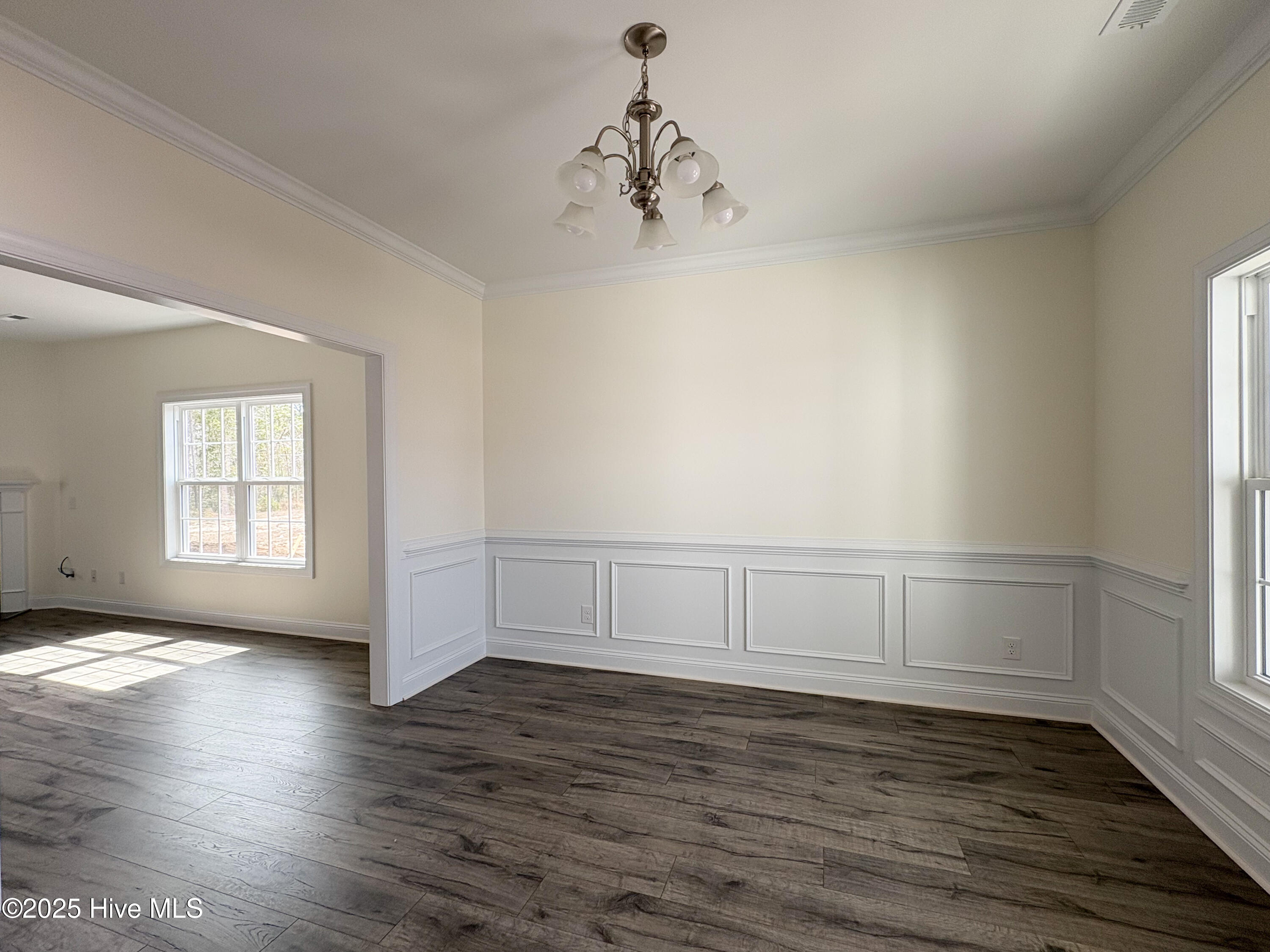 702 Ellabond Street Property Photo 4