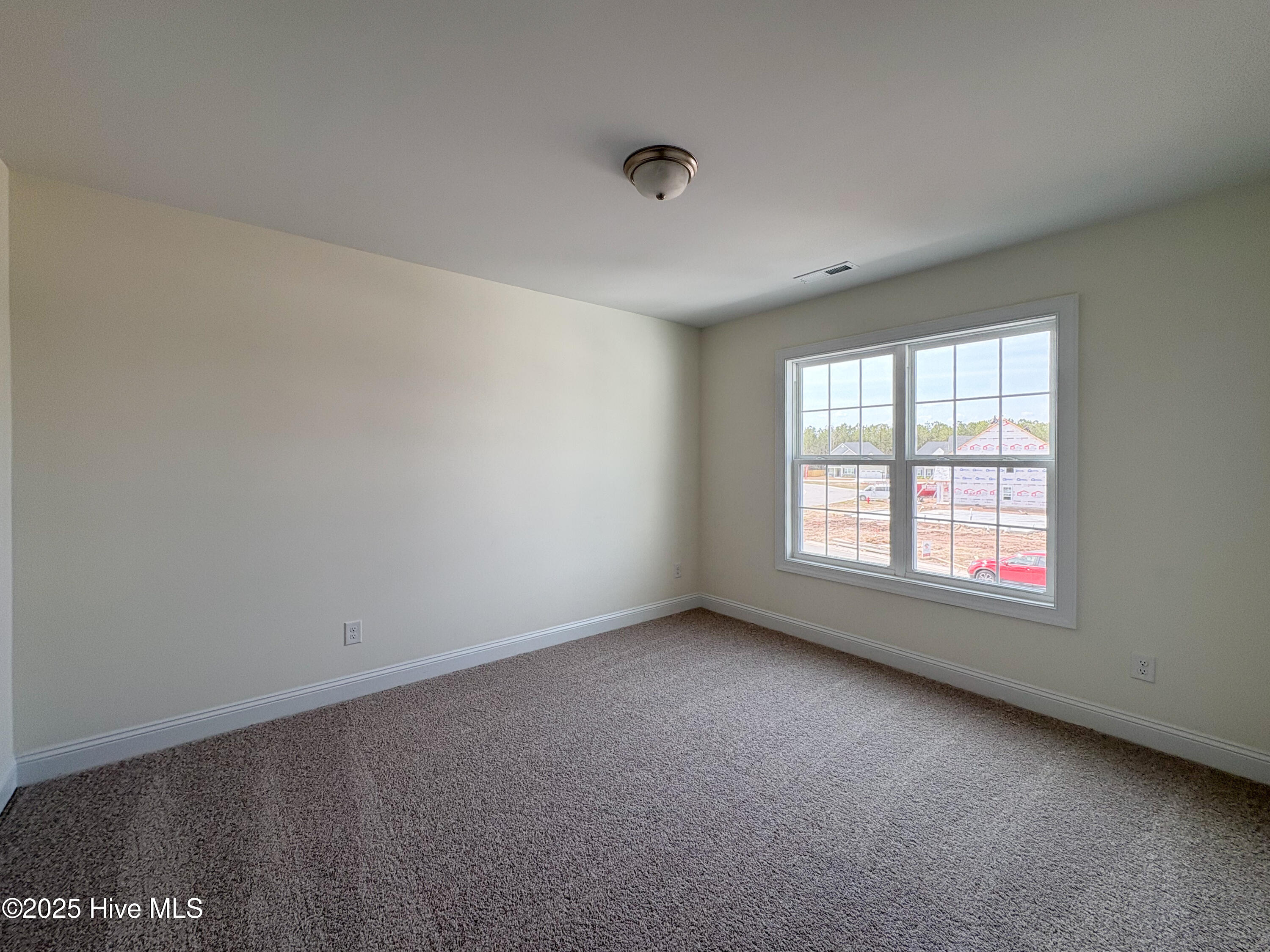 702 Ellabond Street Property Photo 9