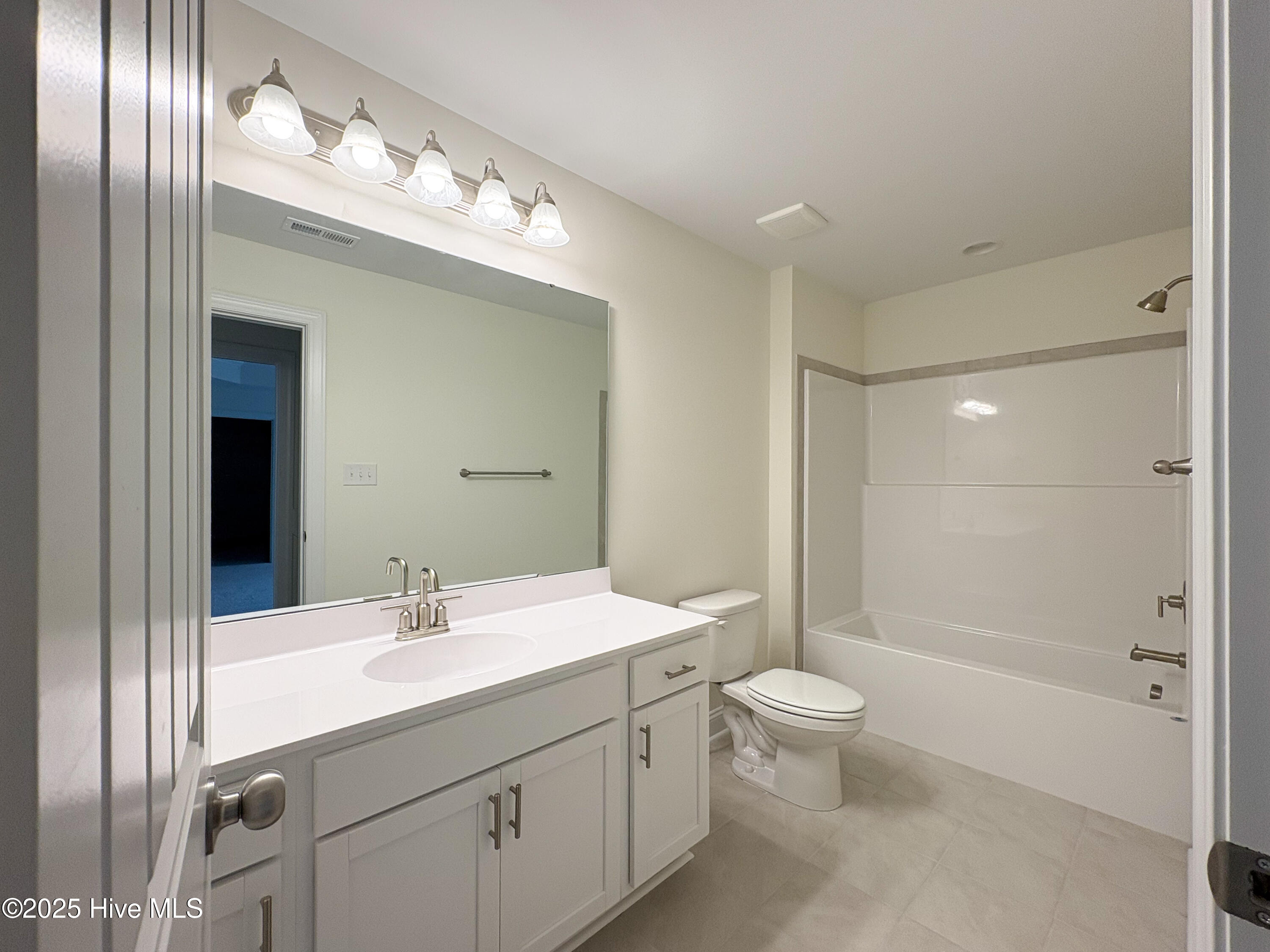 702 Ellabond Street Property Photo 12