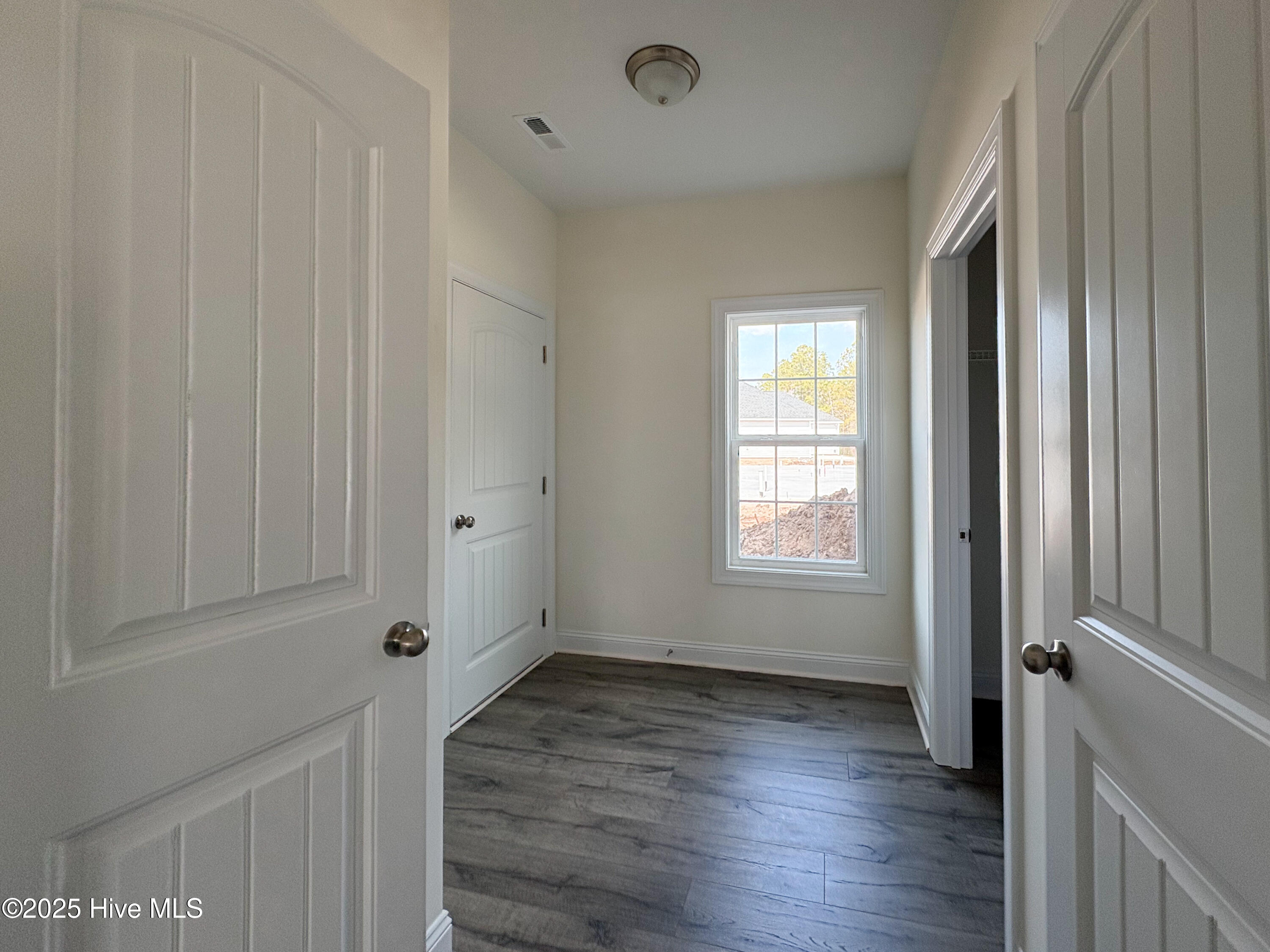702 Ellabond Street Property Photo 13