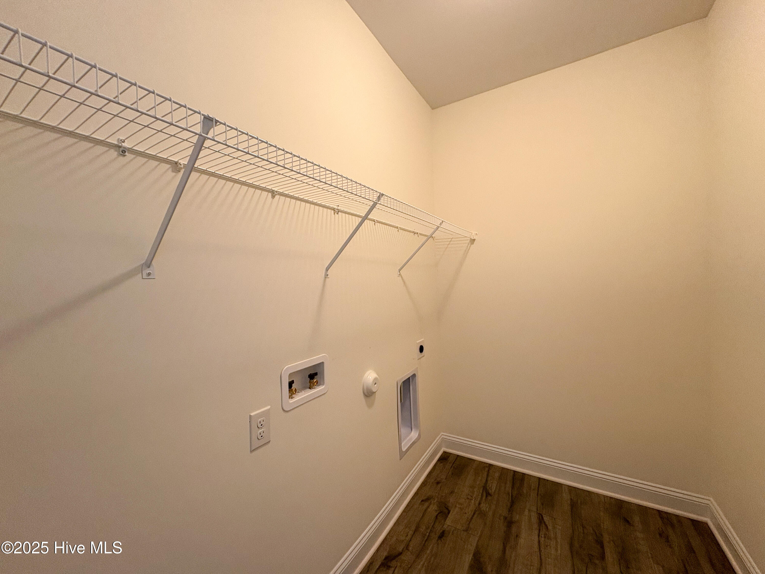 702 Ellabond Street Property Photo 14