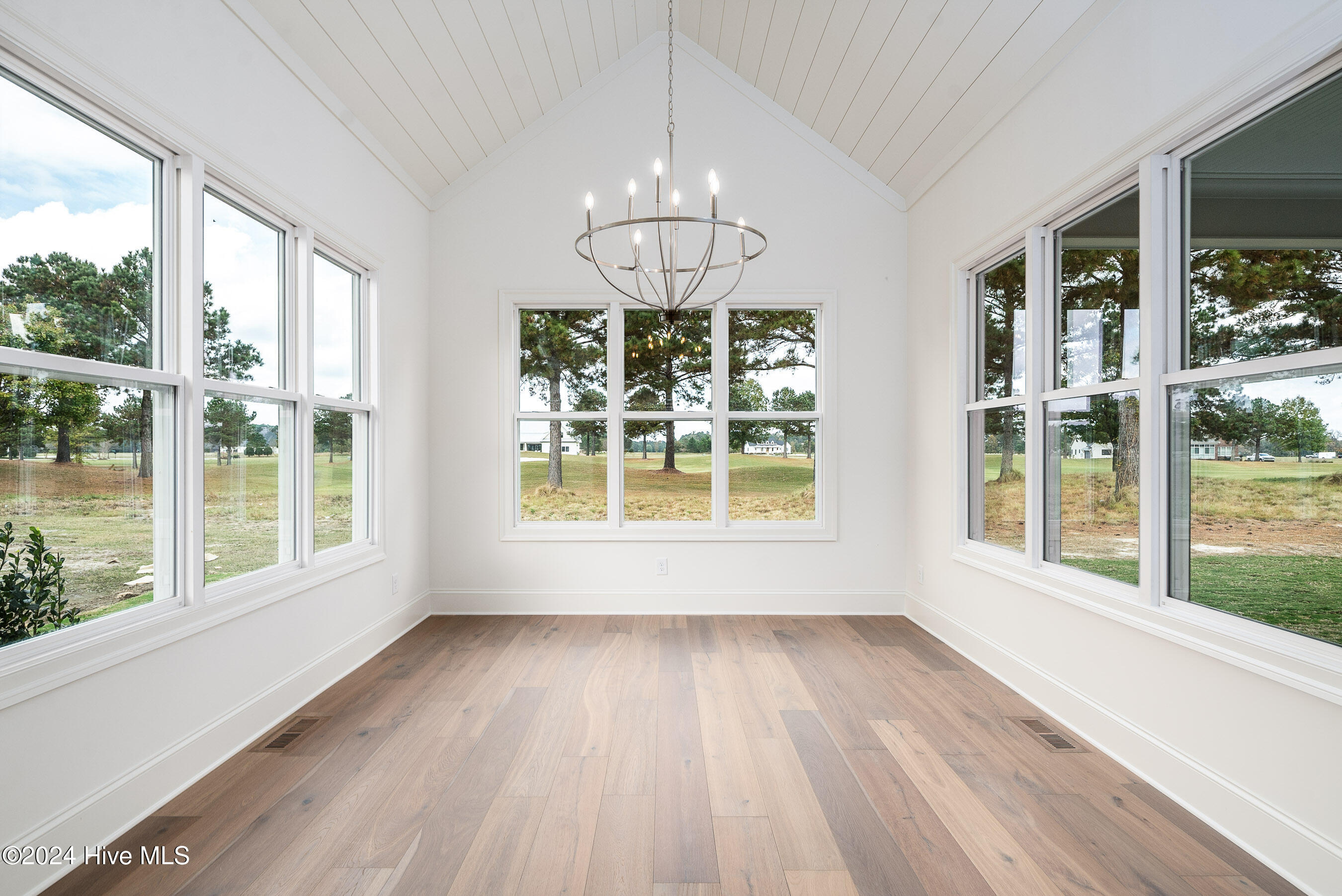 138 Pine Tree Point Property Photo 16