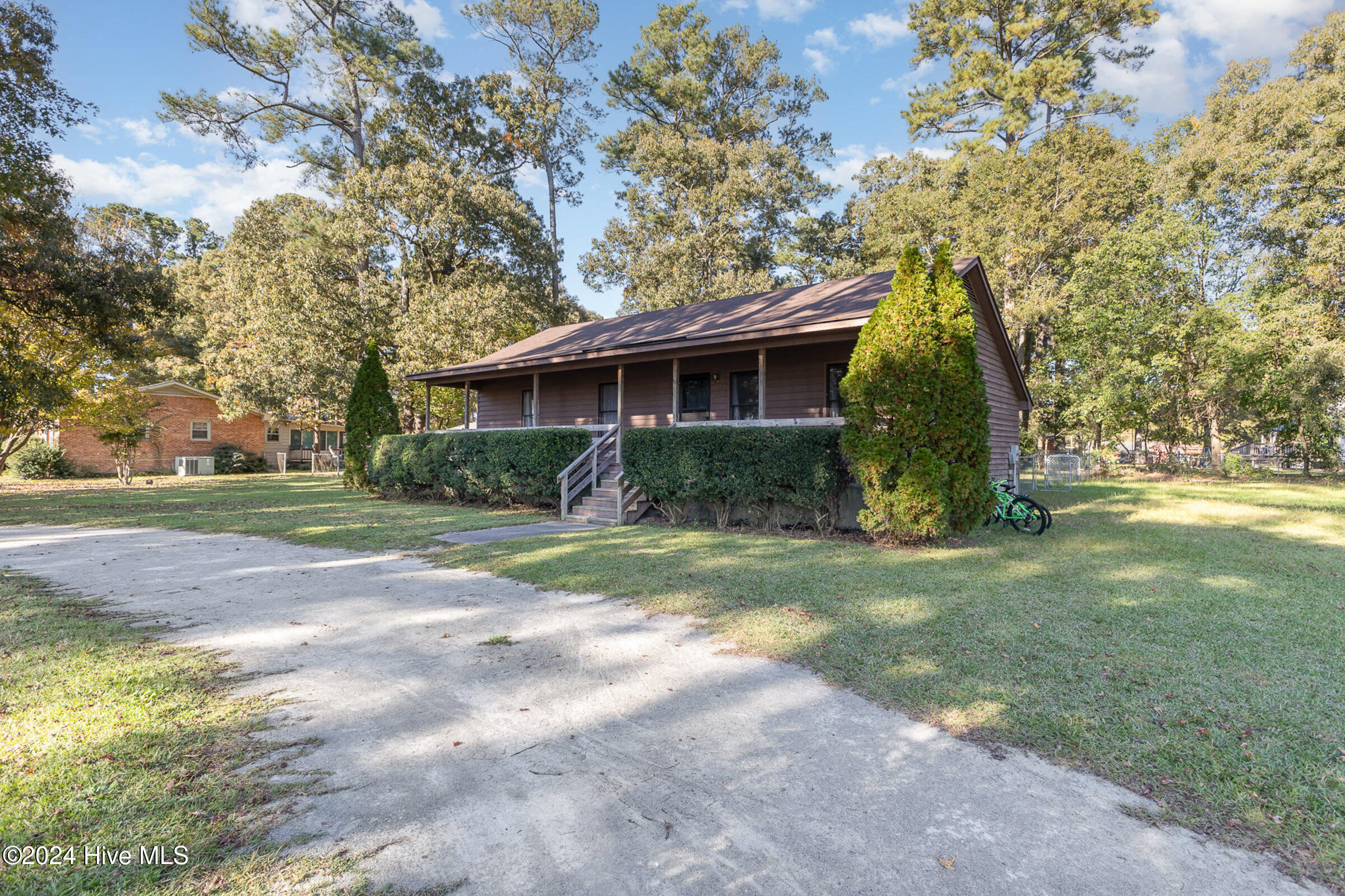 203 Woodside Drive Property Photo 2