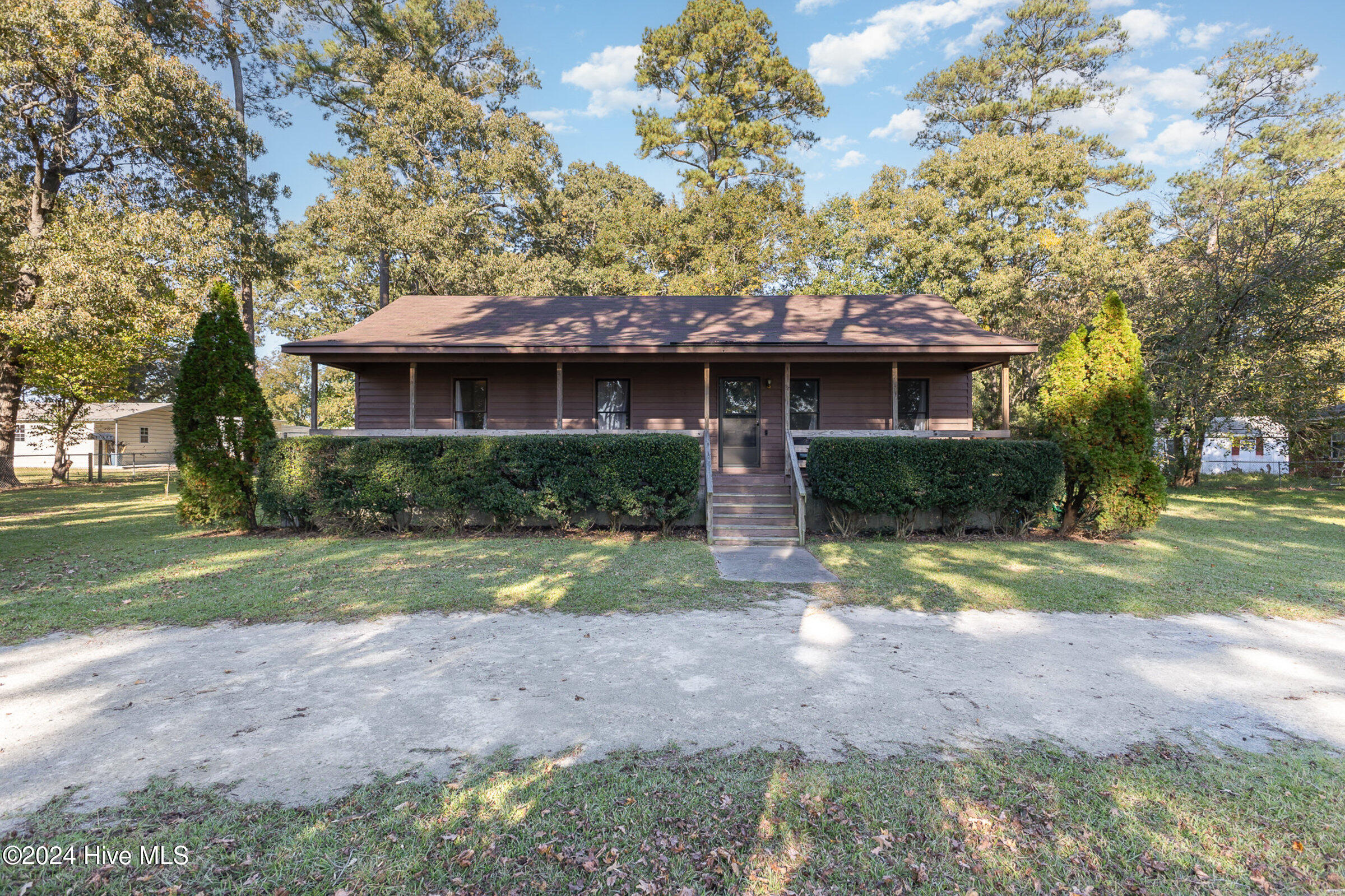 203 Woodside Drive Property Photo 3