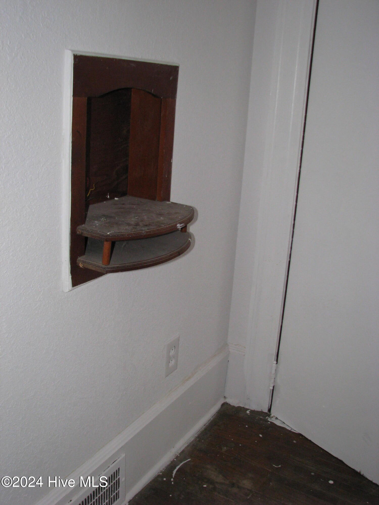 807 Roosevelt Avenue Property Photo 16