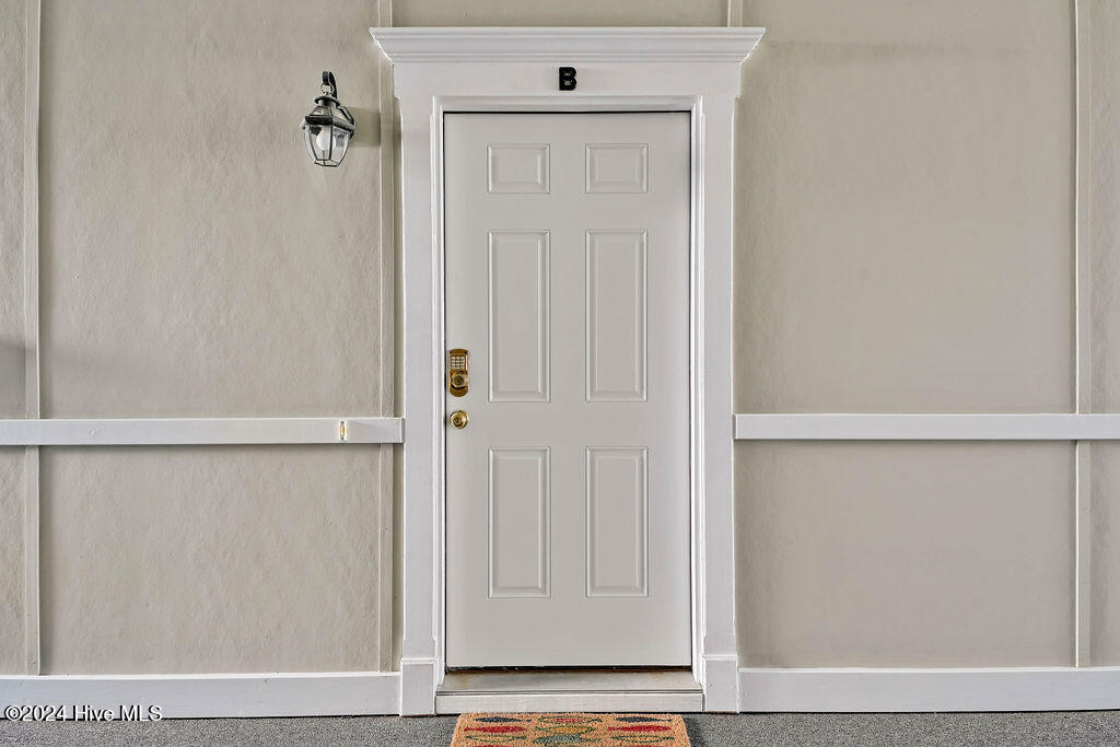 612 W Brown Street Property Photo 4