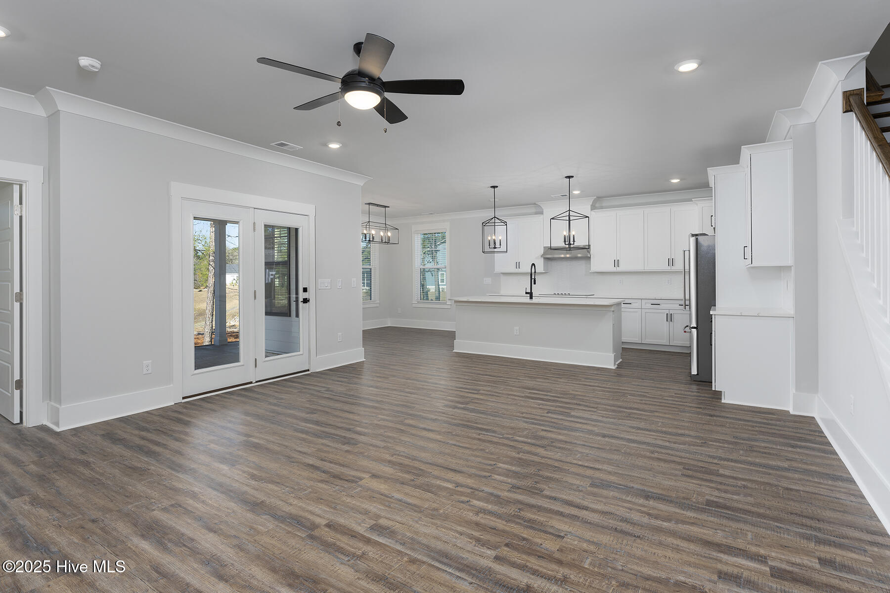 755 Hollybriar Loop Road Property Photo 8
