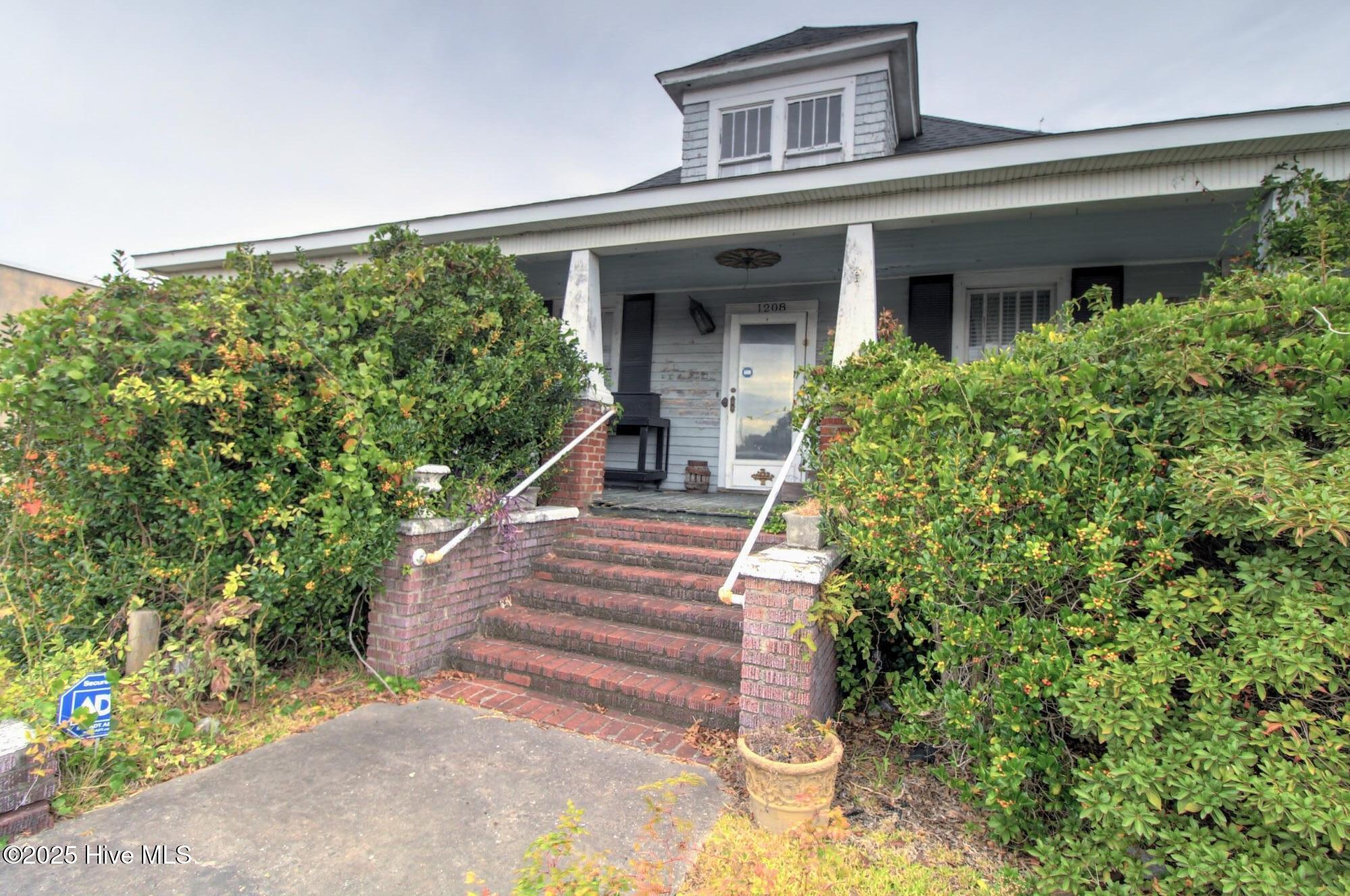 1208 Arendell Street Property Photo 1