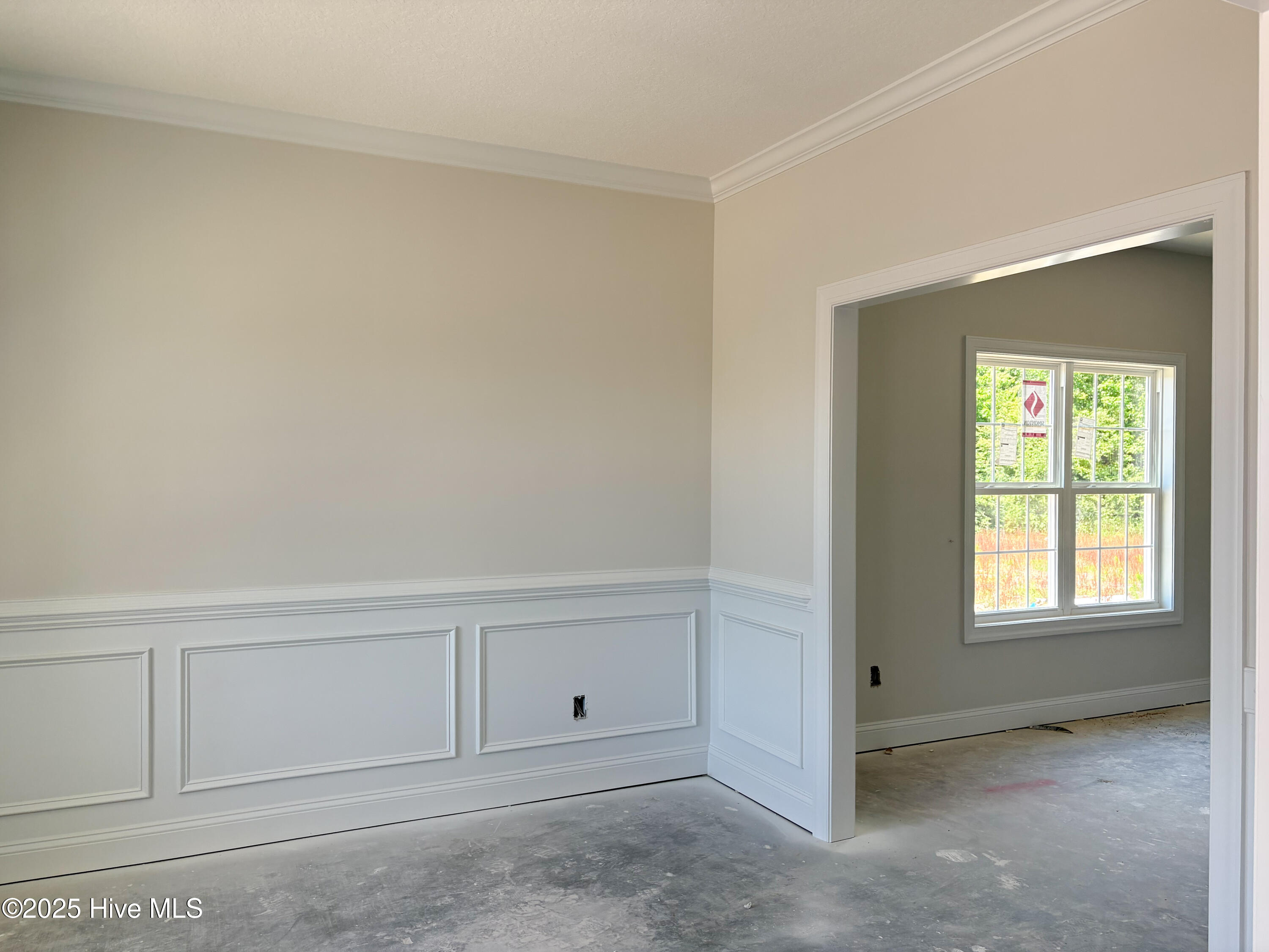 413 W Black Water Lane Property Photo 2