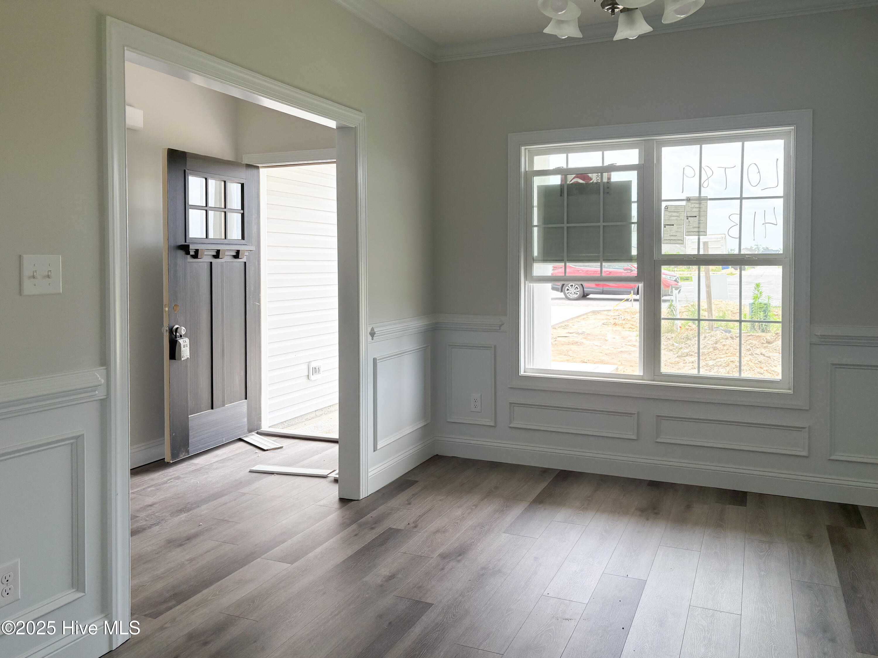 413 W Black Water Lane Property Photo 2