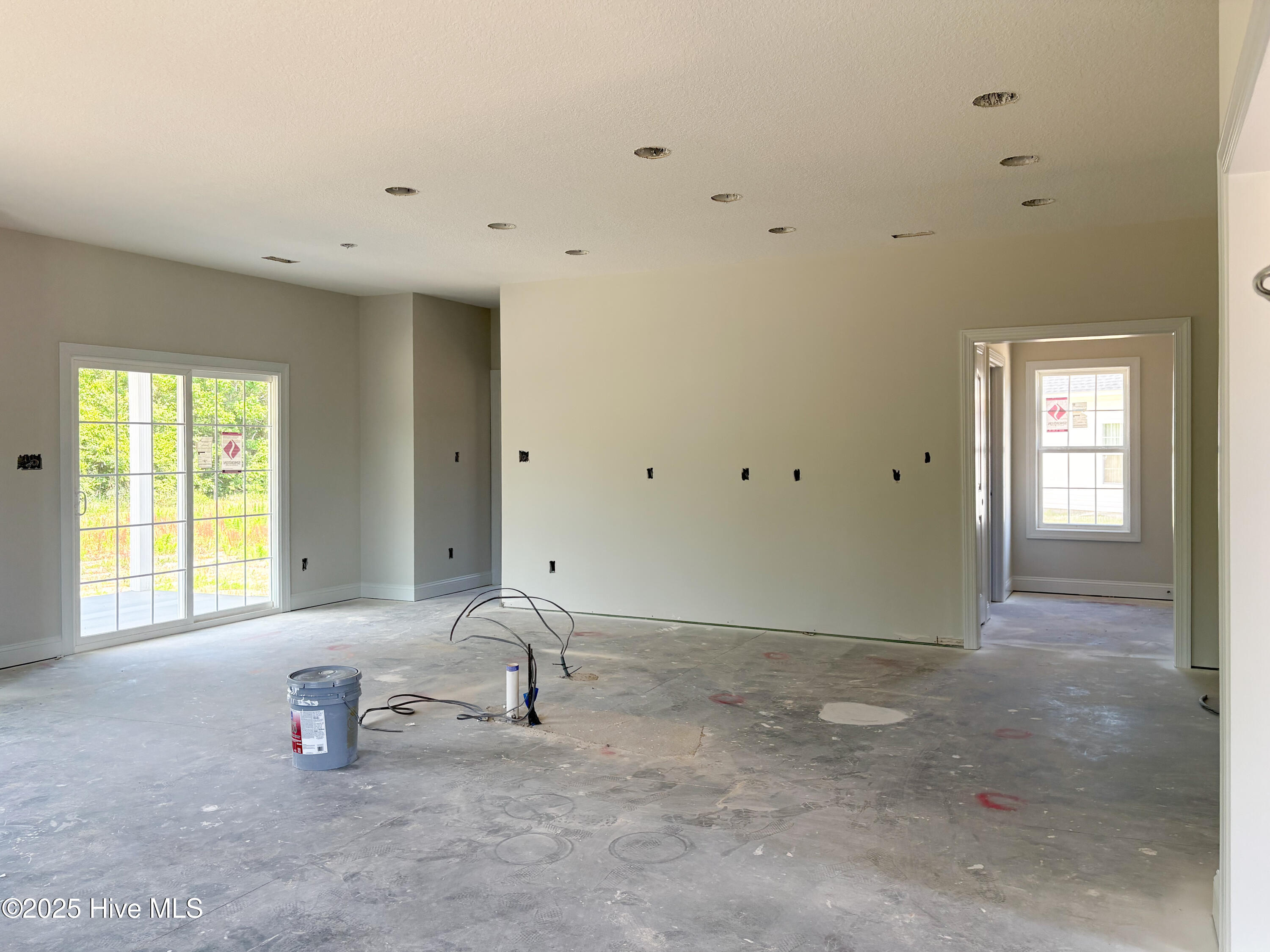 413 W Black Water Lane Property Photo 4