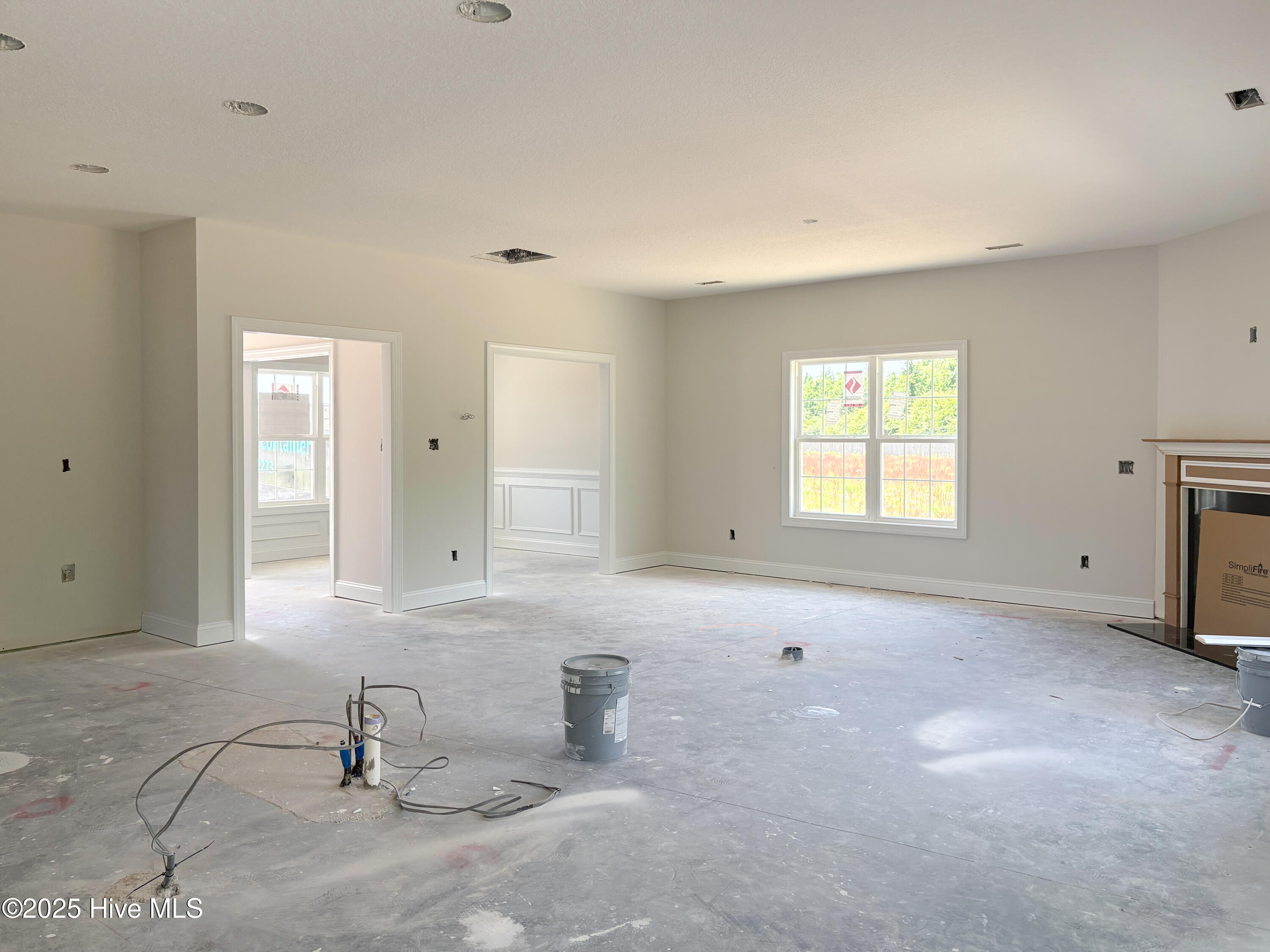 413 W Black Water Lane Property Photo 5
