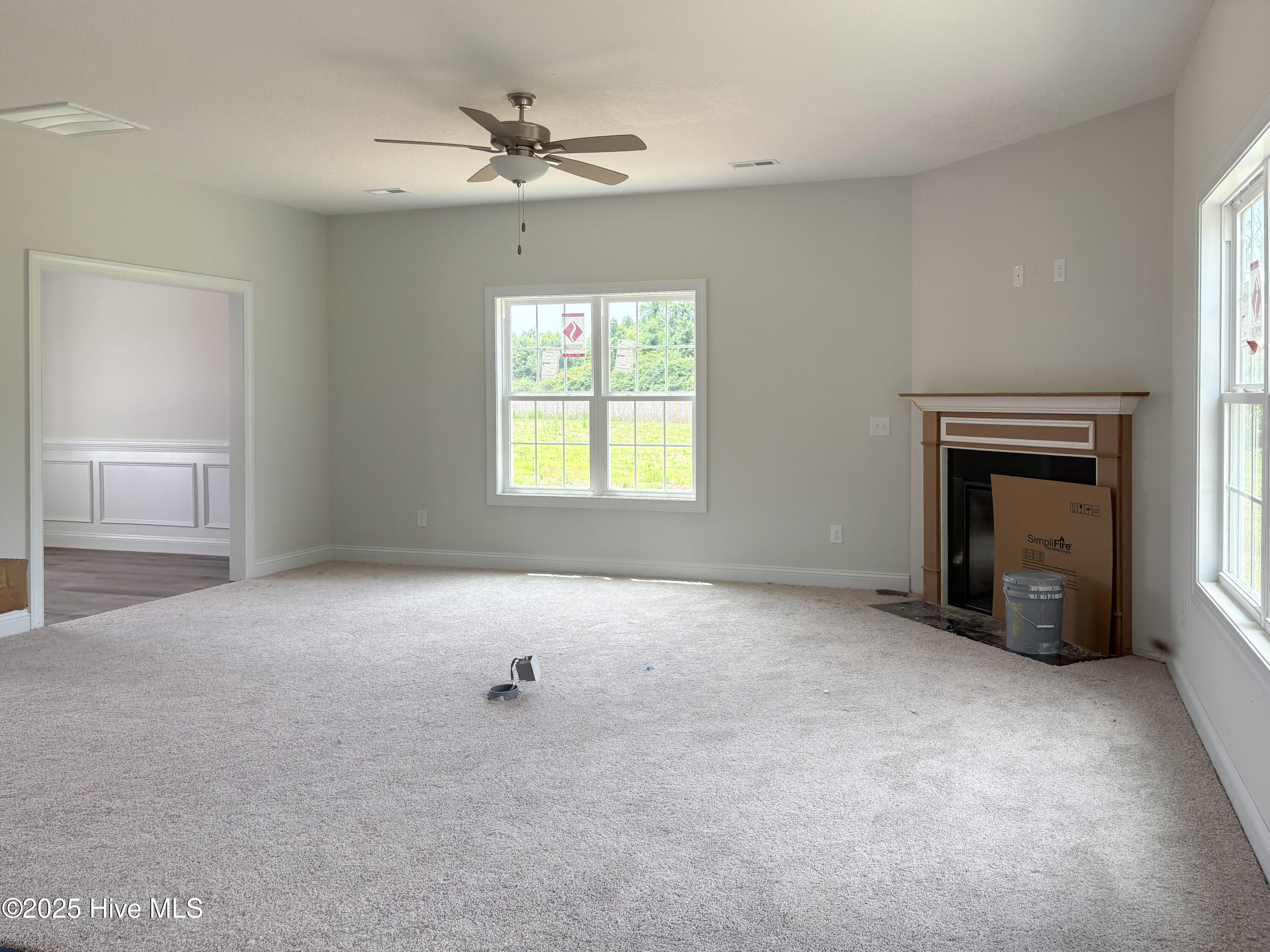 413 W Black Water Lane Property Photo 6