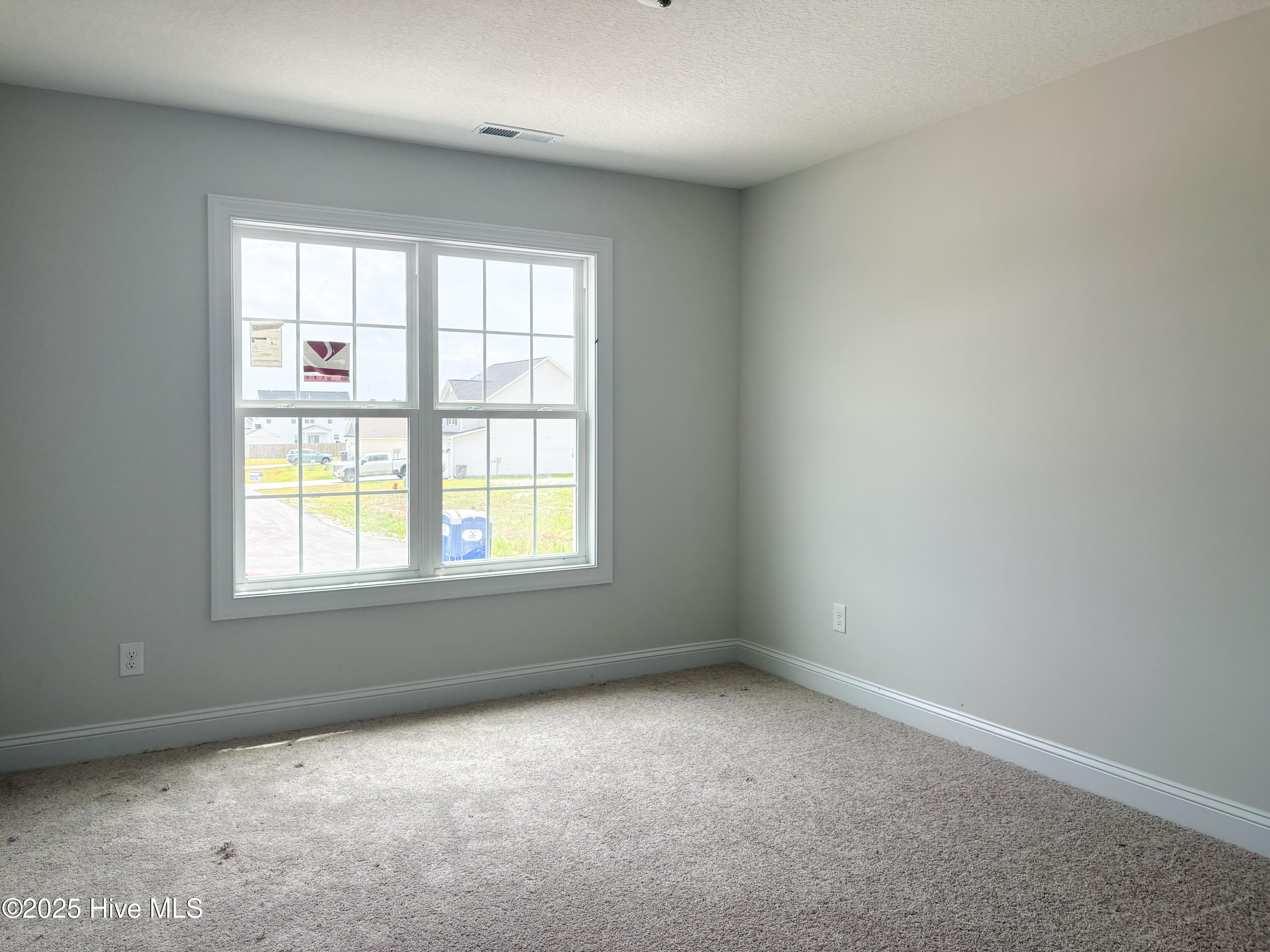 413 W Black Water Lane Property Photo 8