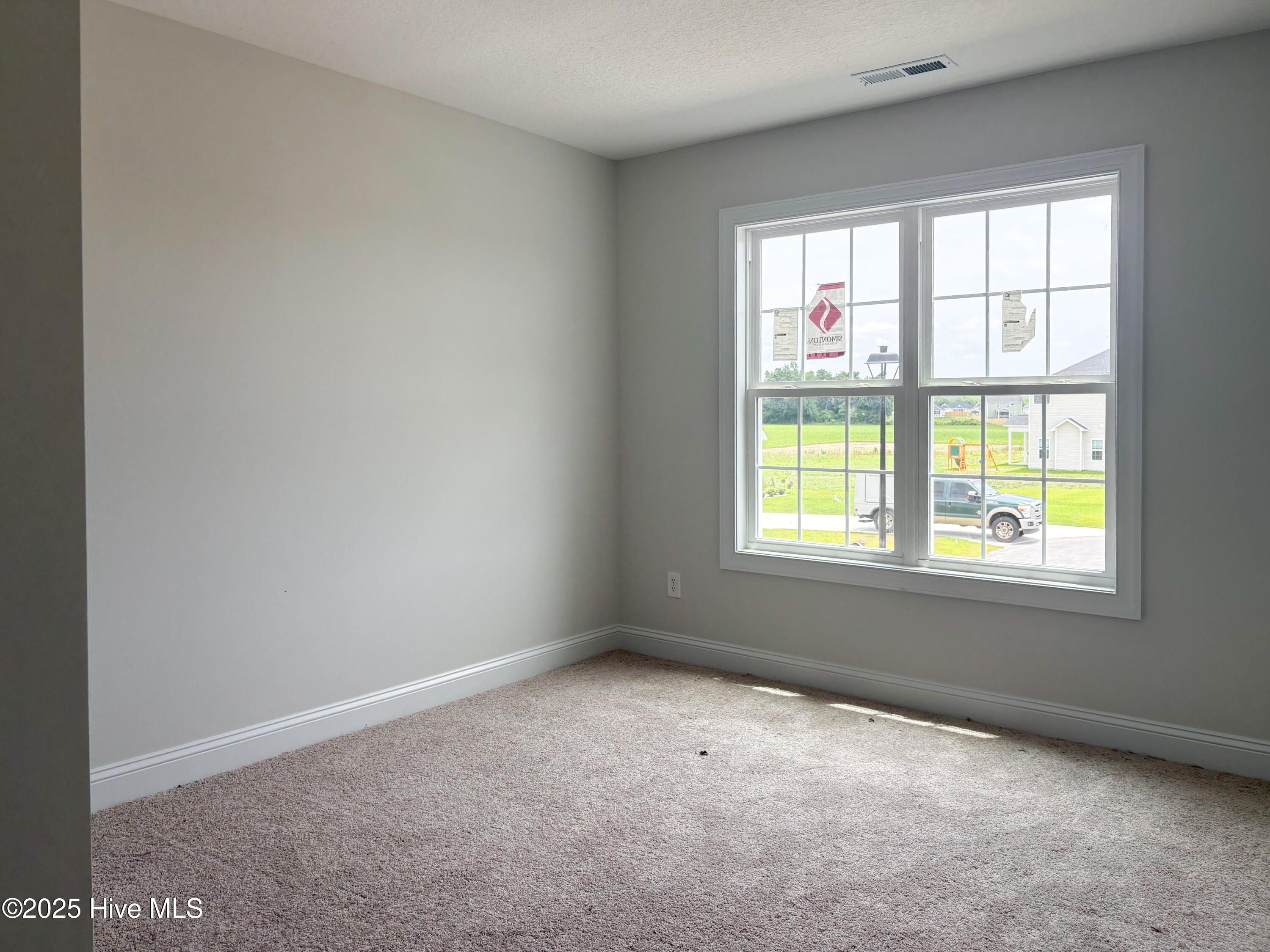 413 W Black Water Lane Property Photo 9